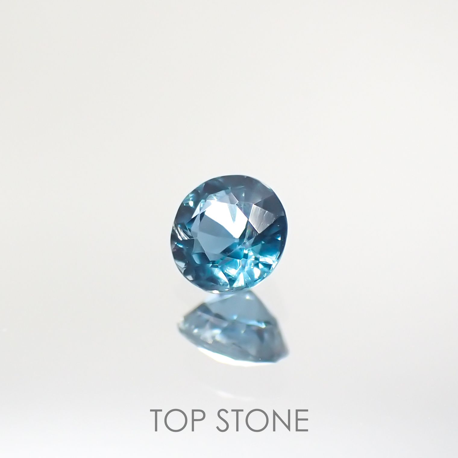 オーシャンブルーカイヤナイト インド産 ルース 0.32ct[210812364]4×4mm前後