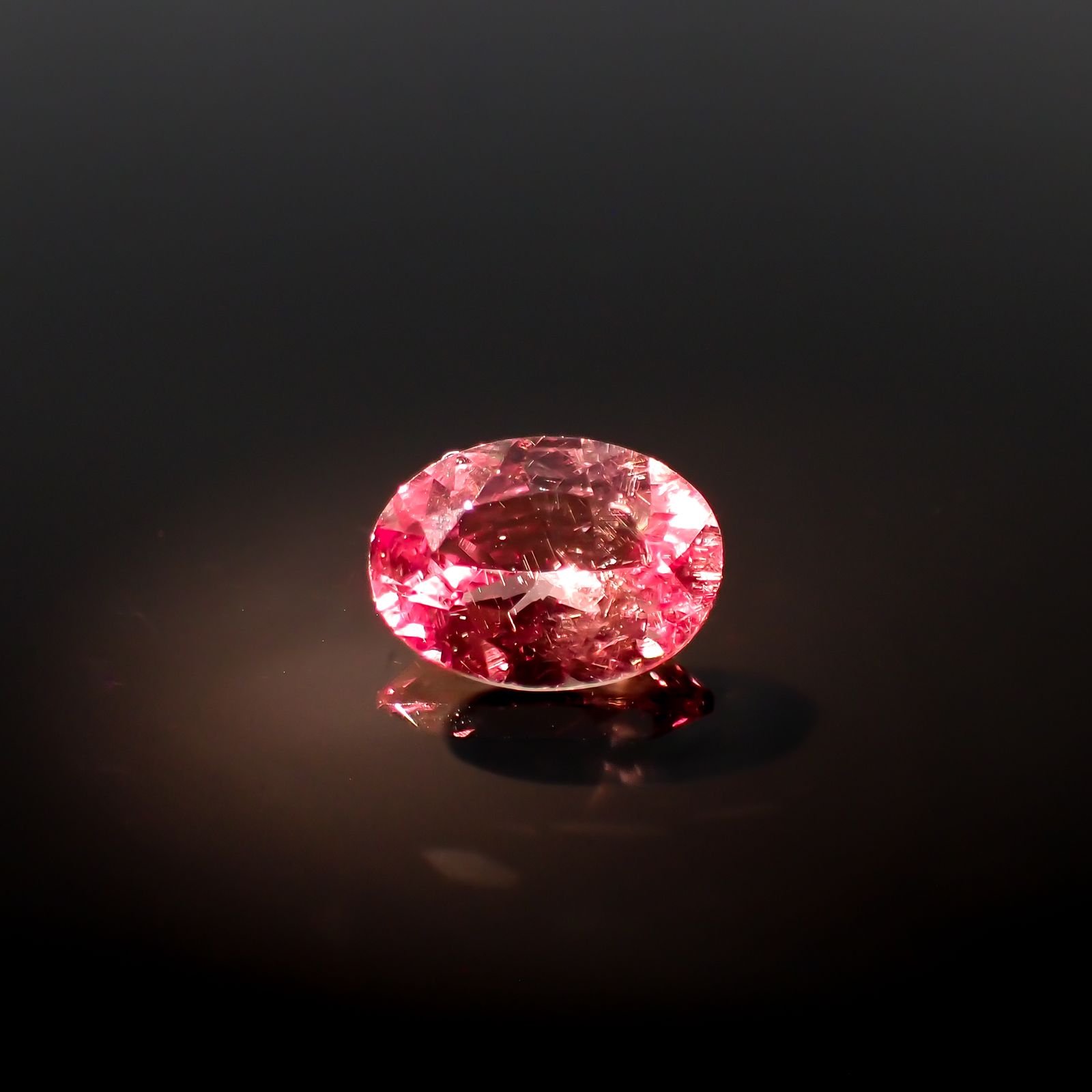 ドラゴンガーネット タンザニア産 0.88ct[230421455]6.9x5.1mm前後
