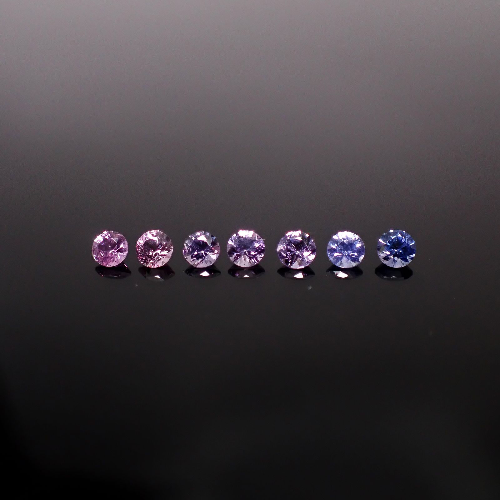 サファイア カラーグラデーション7個セット タンザニア産 0.61ct(7pcs合計) / 2.5-2.6x2.5-2.6mm前後 [260131628]