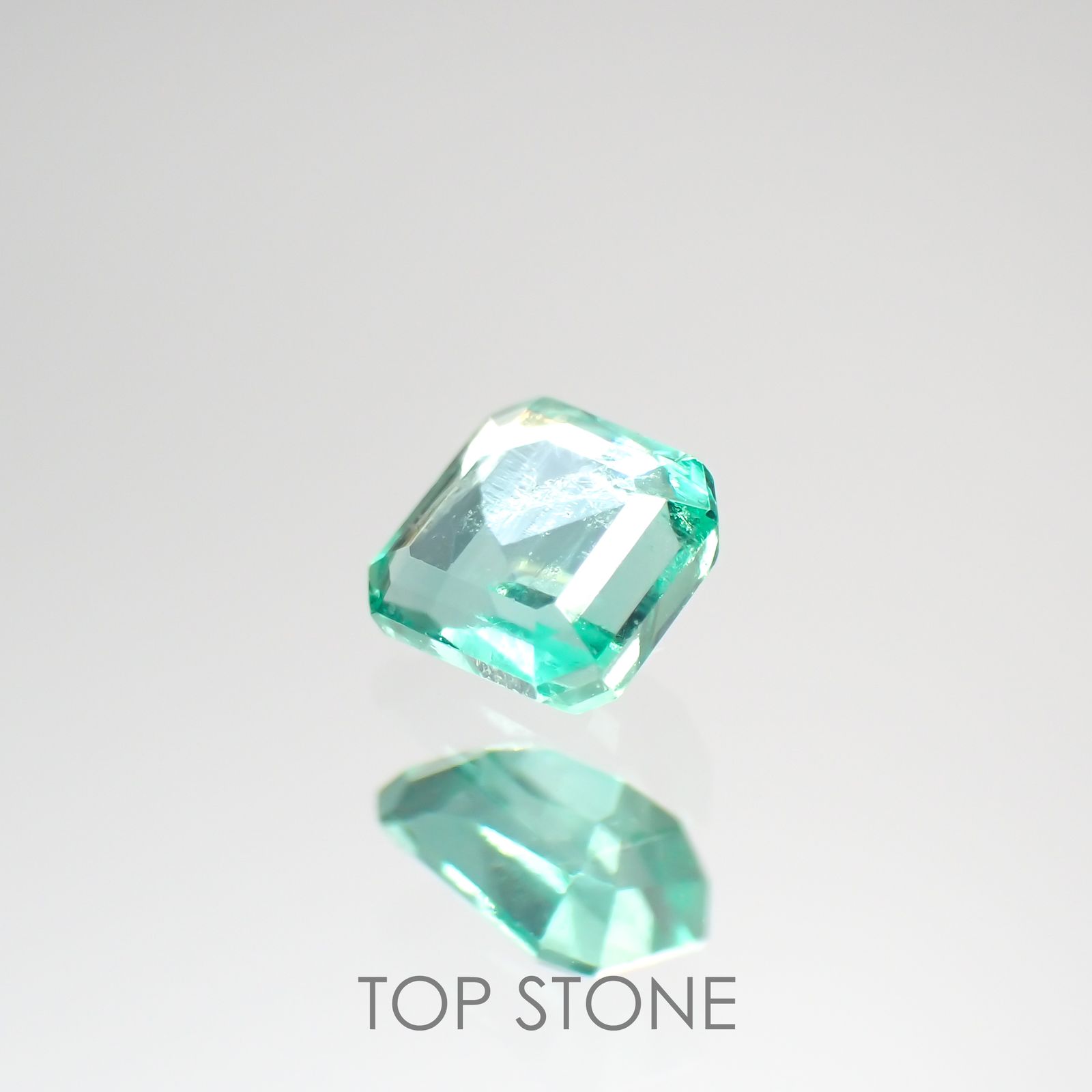エメラルド(宝石名エメラルド) コロンビア産 0.15ct 識別済[201812832]3.2×3mm前後