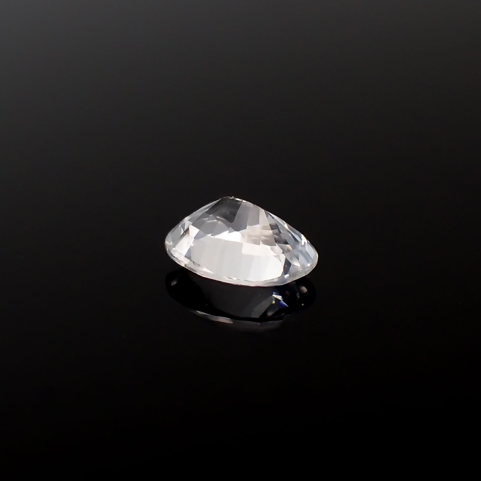カラーレスサファイア スリランカ産 0.42ct[240527478]5.1x4mm前後