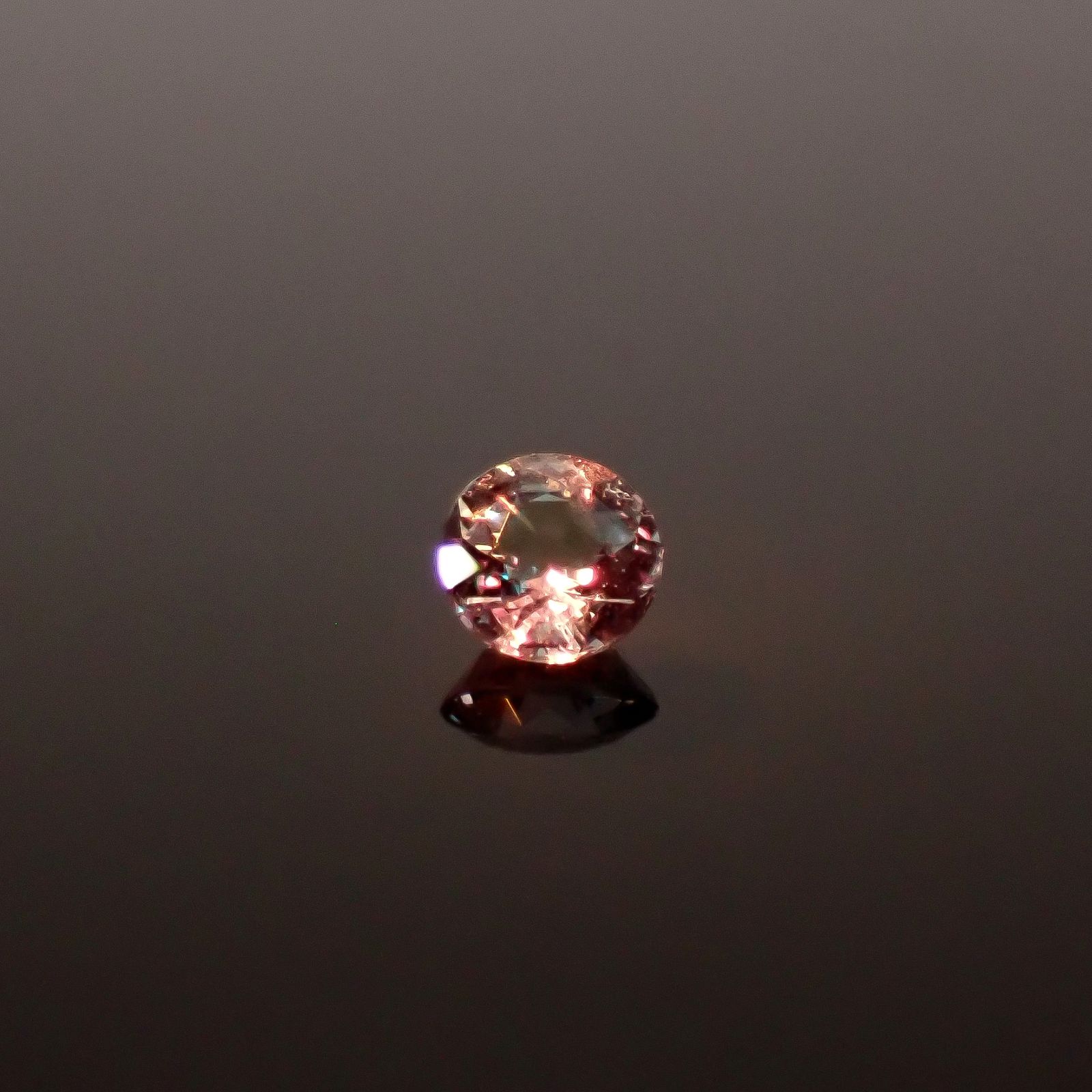 アレキサンドライト ブラジル産 EmeraldMains社製 0.064ct / 2.4x2.4mm前後 [260131569]