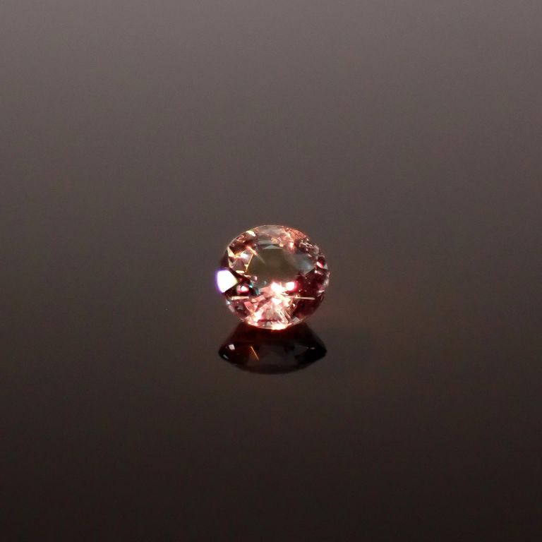 電球色(ライト)の照射で変色