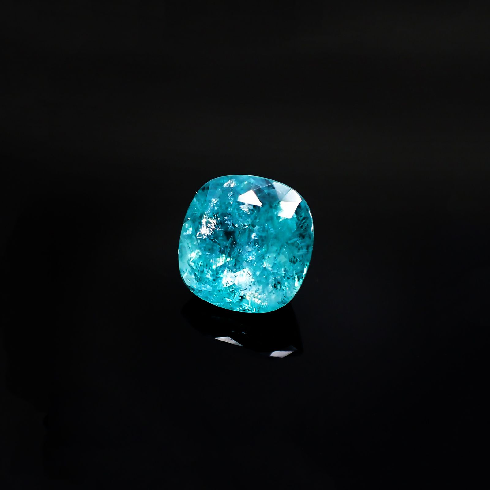 パライバトルマリン(宝石名トルマリン/別名パライバ・トルマリン) モザンビーク産 GIA鑑付 3.64ct / 9.1×9.0mm前後 [19110912]