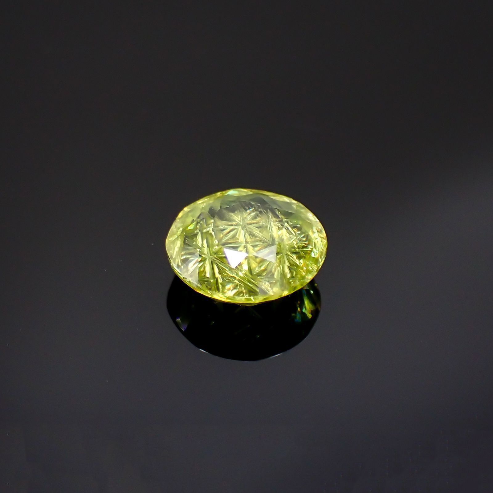 ◇甲州貴石切子Plus Three◇スフェーン カード付き(宝石名スフェーン)マダガスカル産 識別済 2.269ct / 8.6x8.5mm前後 [251116063]