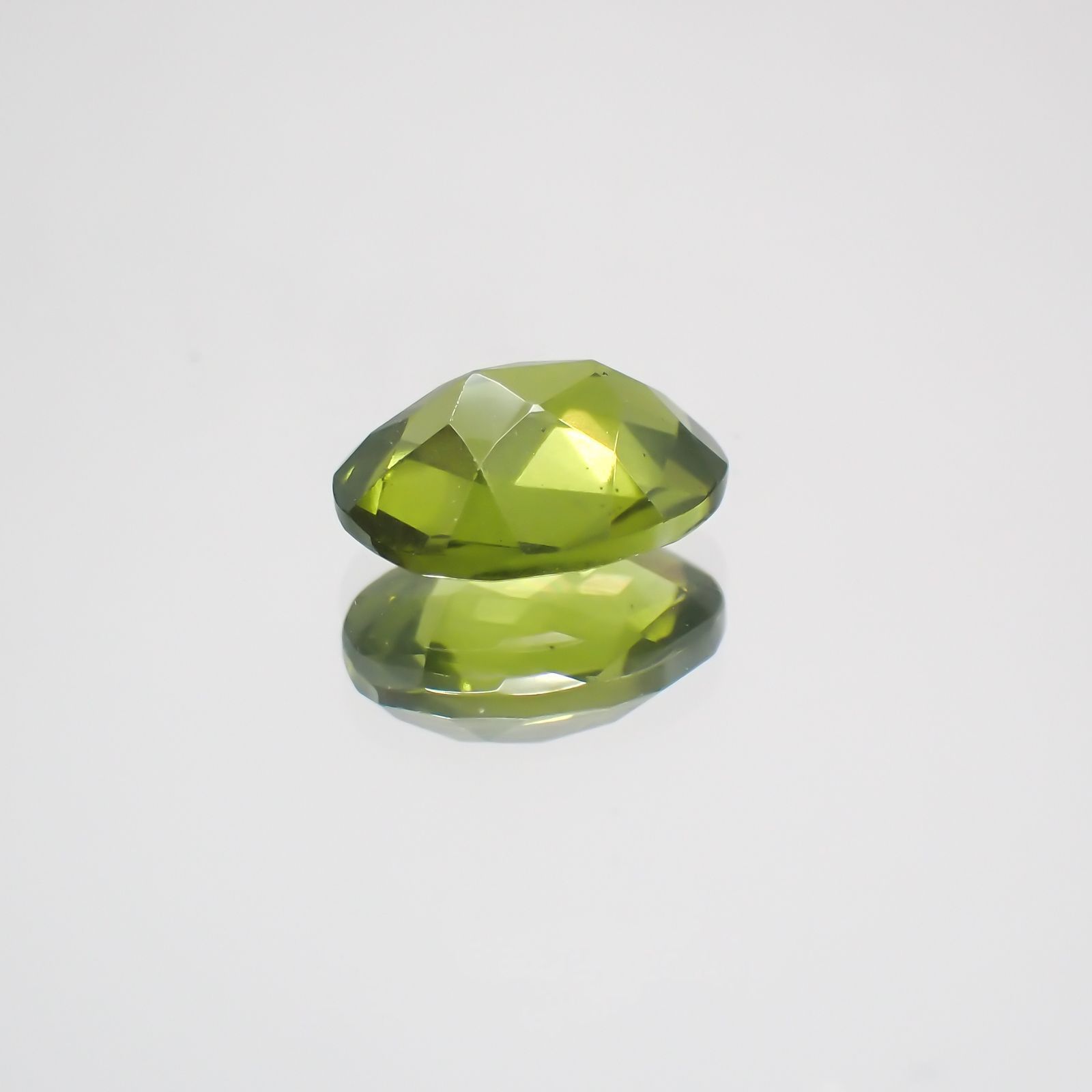 ベスビアナイト(宝石名アイドクレース) ケニア産 1.18ct 識別済[21059958]7.6×5.8mm前後