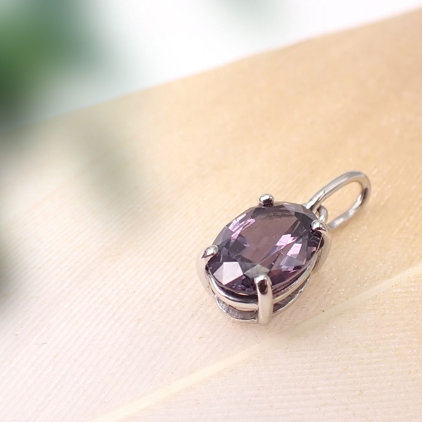 ペンダント空枠：石留め▶ベキリーブルーガーネット（お客様製作例）