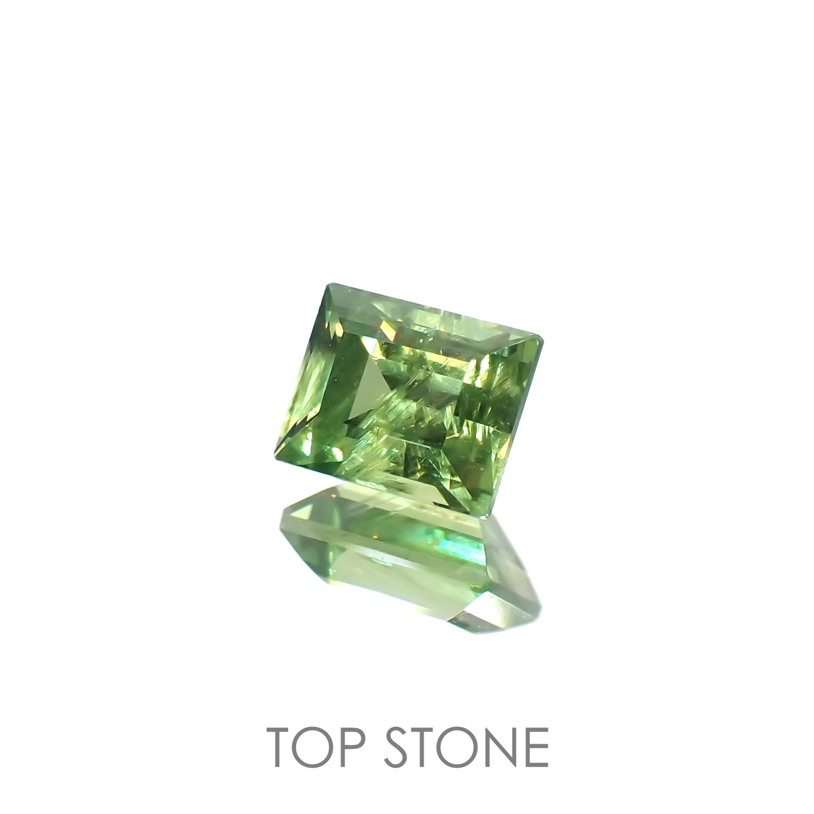 デマントイドガーネット ロシア産 0.49ct[220917679]4.6x3.6mm前後