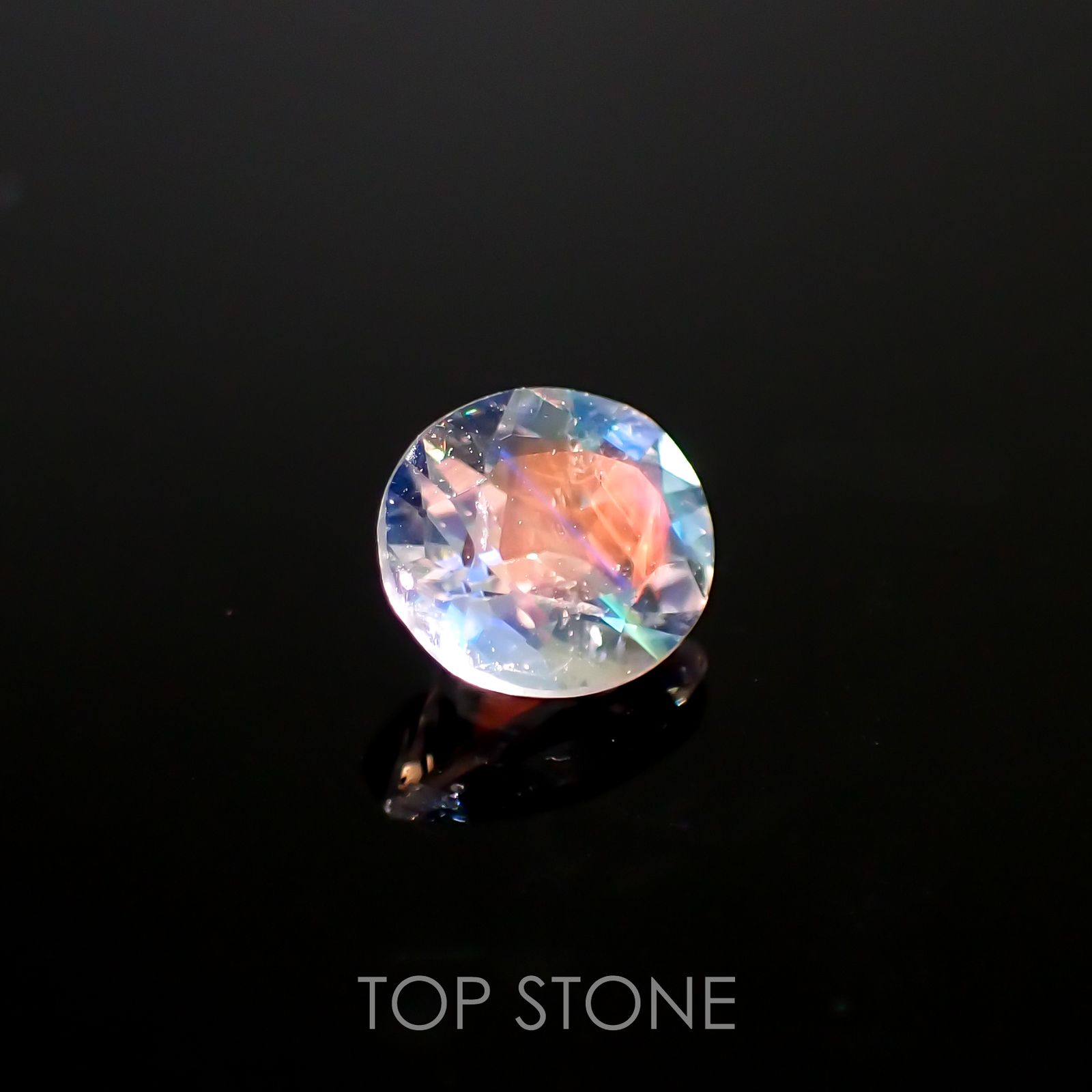 レインボームーンストーン(宝石名ラブラドライト)タンザニア産 0.73ct 識別済[220115457]6.7x5.6mm前後