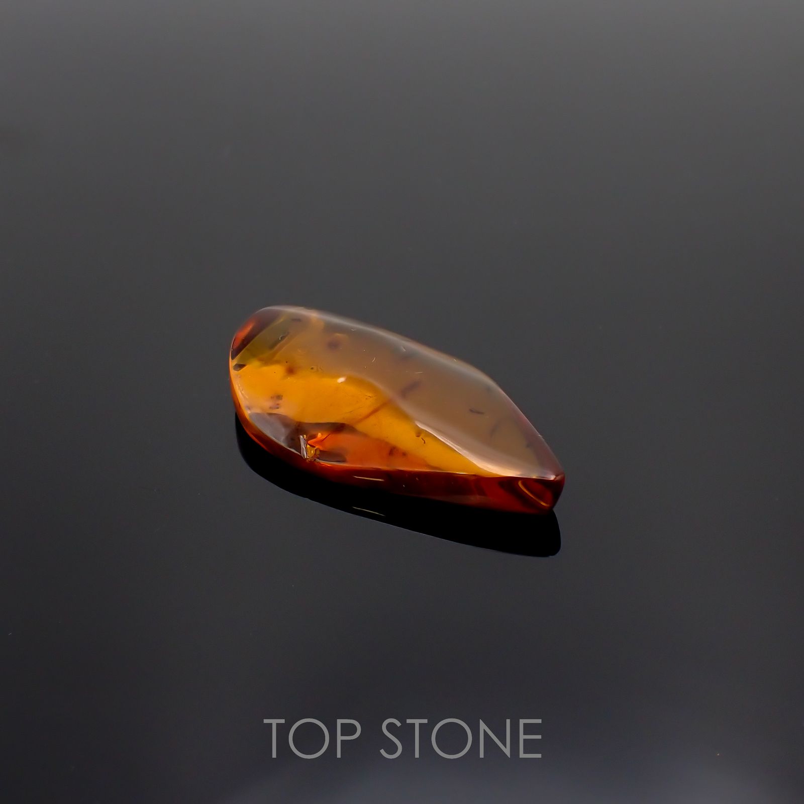 虫入り琥珀 コロンビア産 27.60ct[221018552]45.5x26.8mm前後