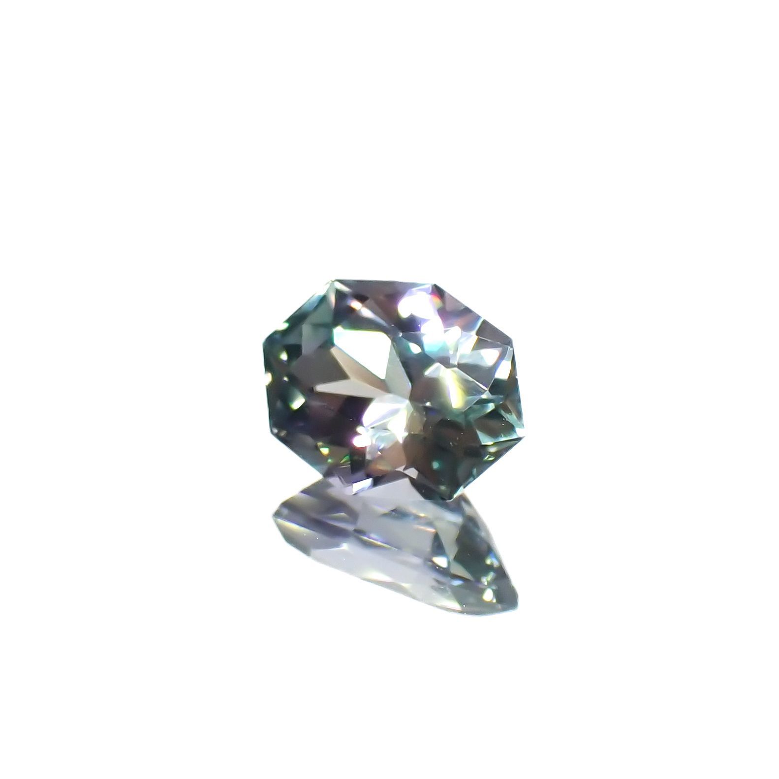 ◇カスタムカット◇バイカラータンザナイト 非加熱(宝石名ゾイサイト)タンザニア産 0.76ct 識別済[221118965]7.1x5.4mm前後