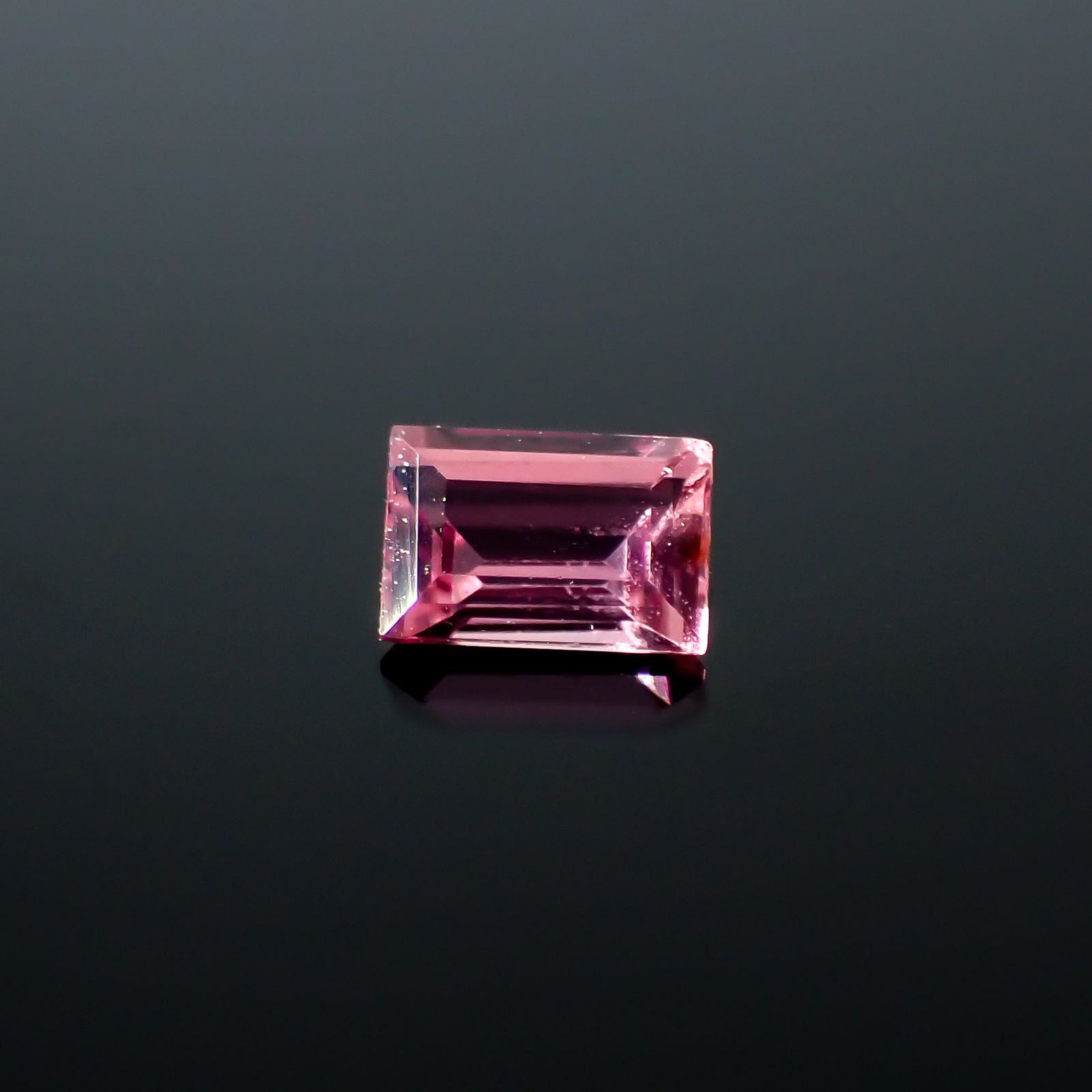 ネオンピンクサファイア スリランカ産 0.10ct[240226307]3.1x2.1mm前後
