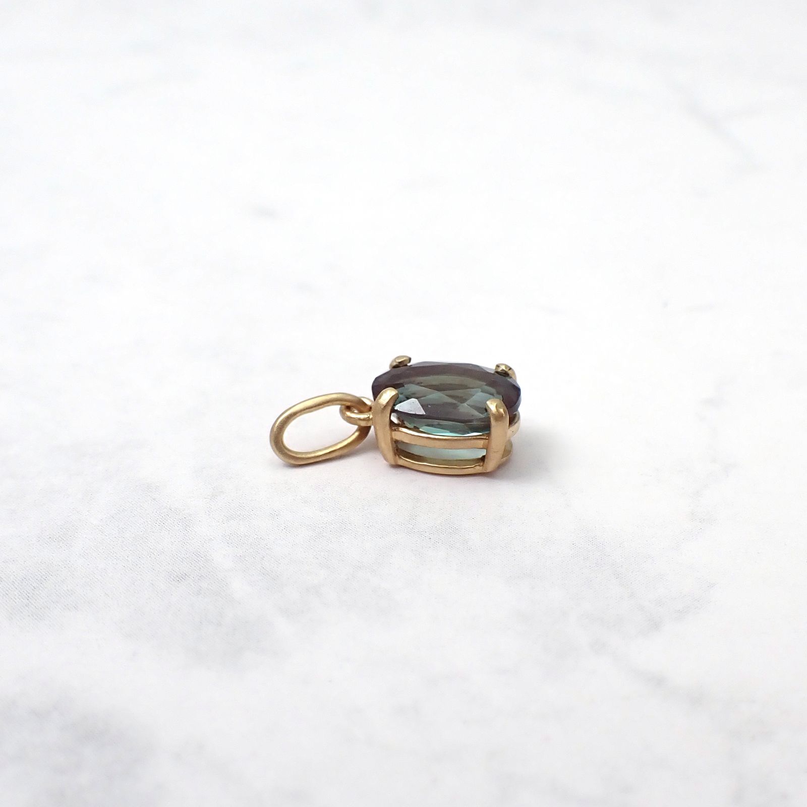 ペンダント空枠：石留め▶カラーチェンジアンデシン（お客様製作例）