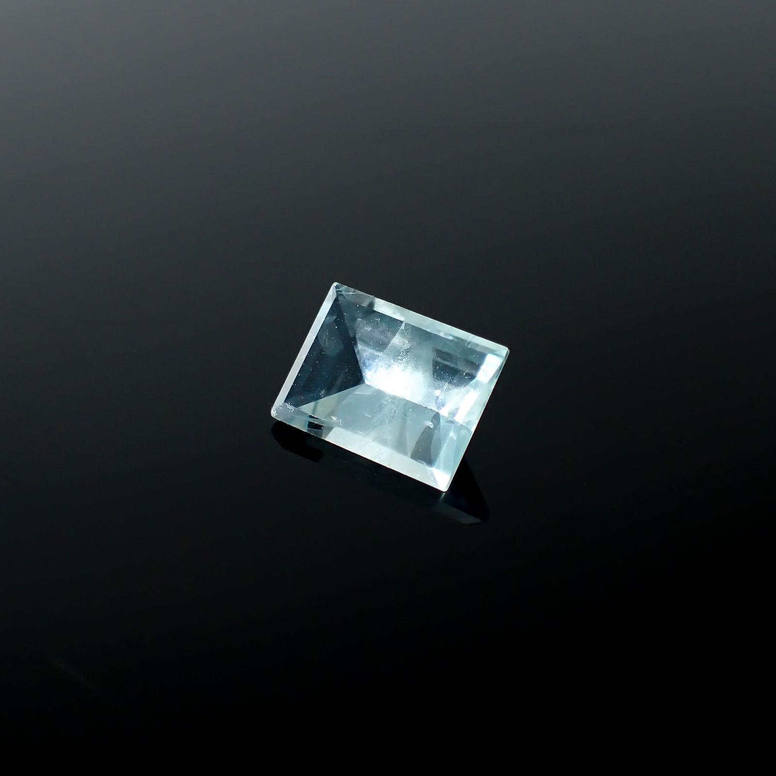 ◇ミラーカット◇アクアマリン モザンビーク産 1.52ct[240226102]8.5x6.5mm前後