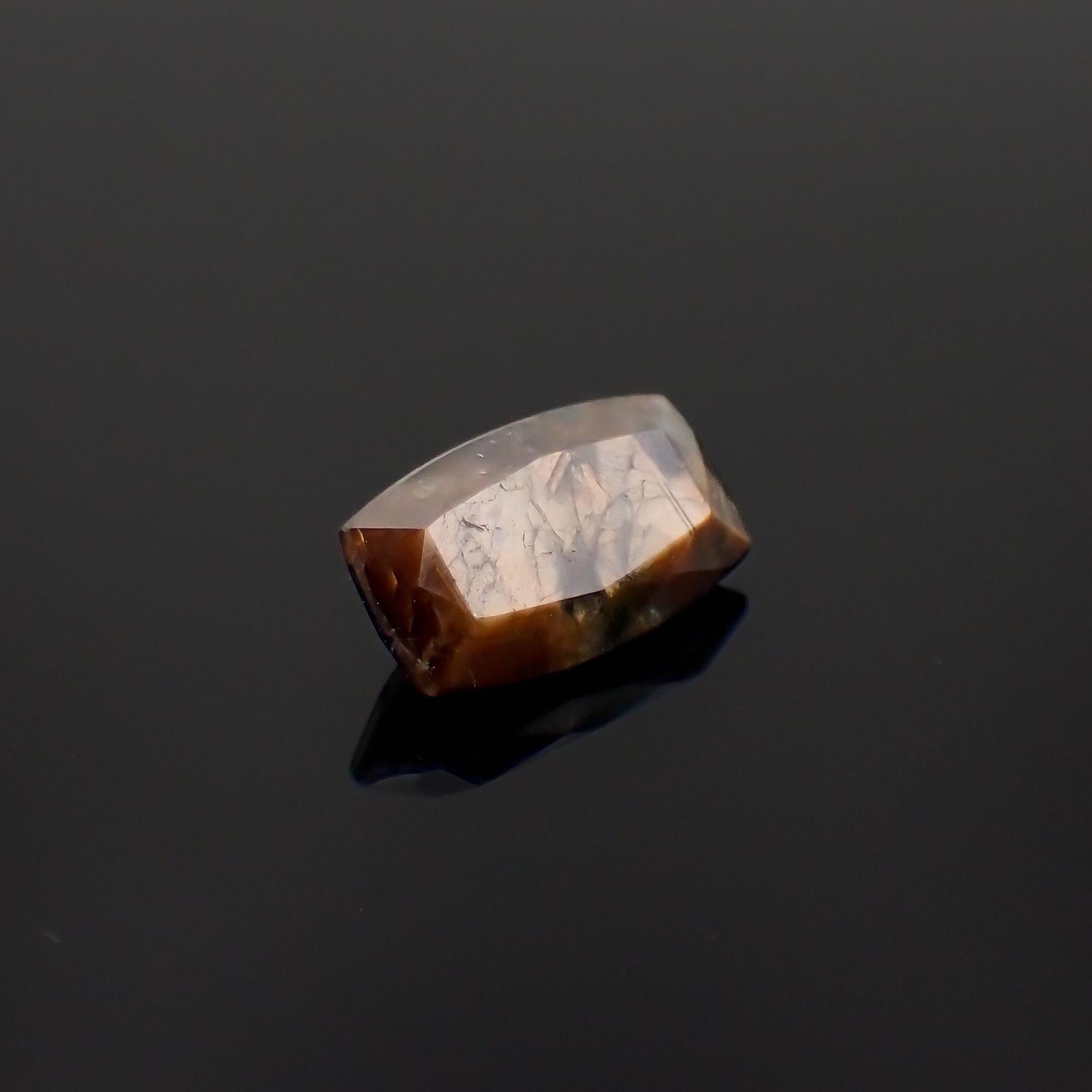ゴールドシーンサファイア非加熱 ケニア産 4.73ct[230321338]12.9x7.4mm前後