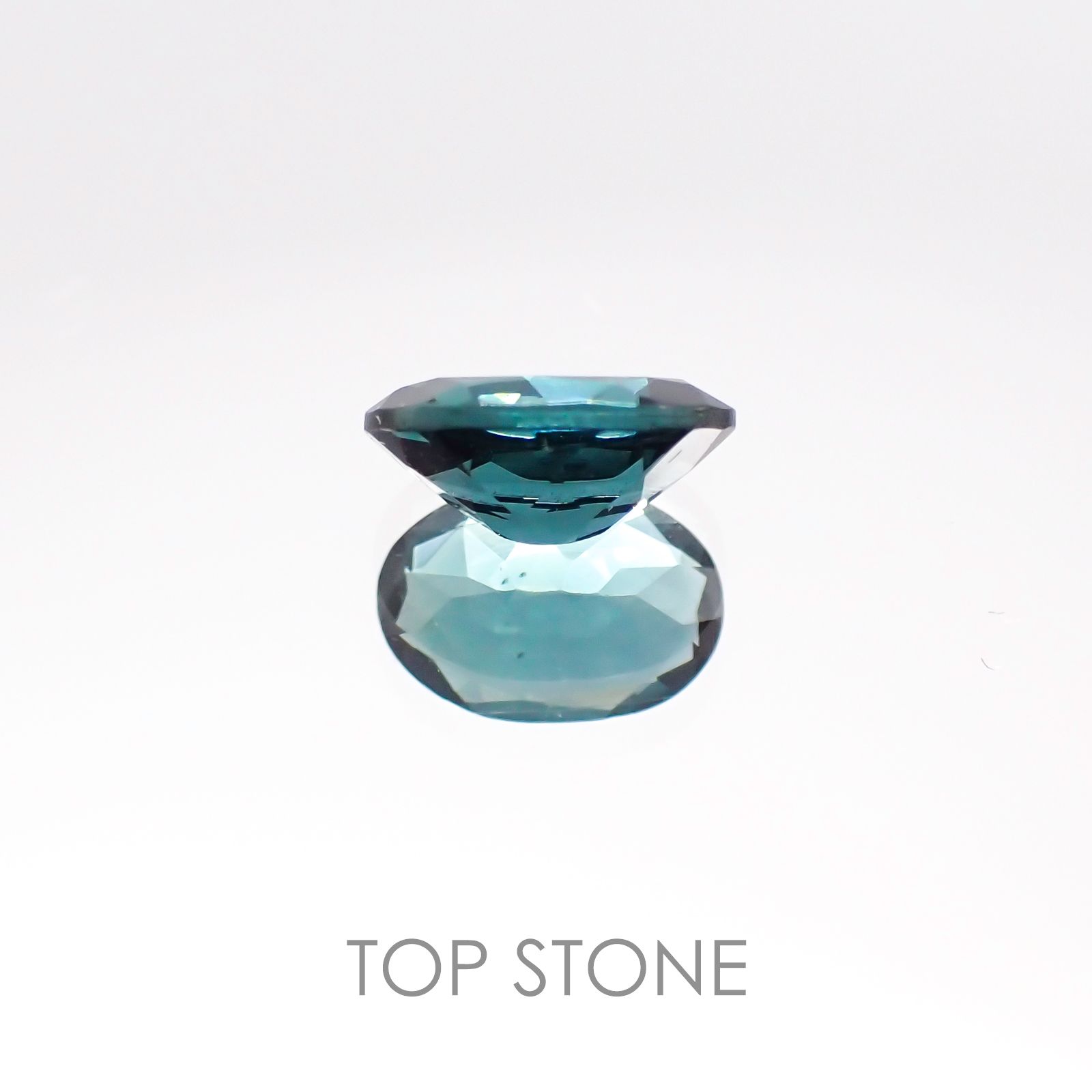 ブルートルマリン ブラジル産 ルース 0.66ct[20106796]6.8×4.6mm前後