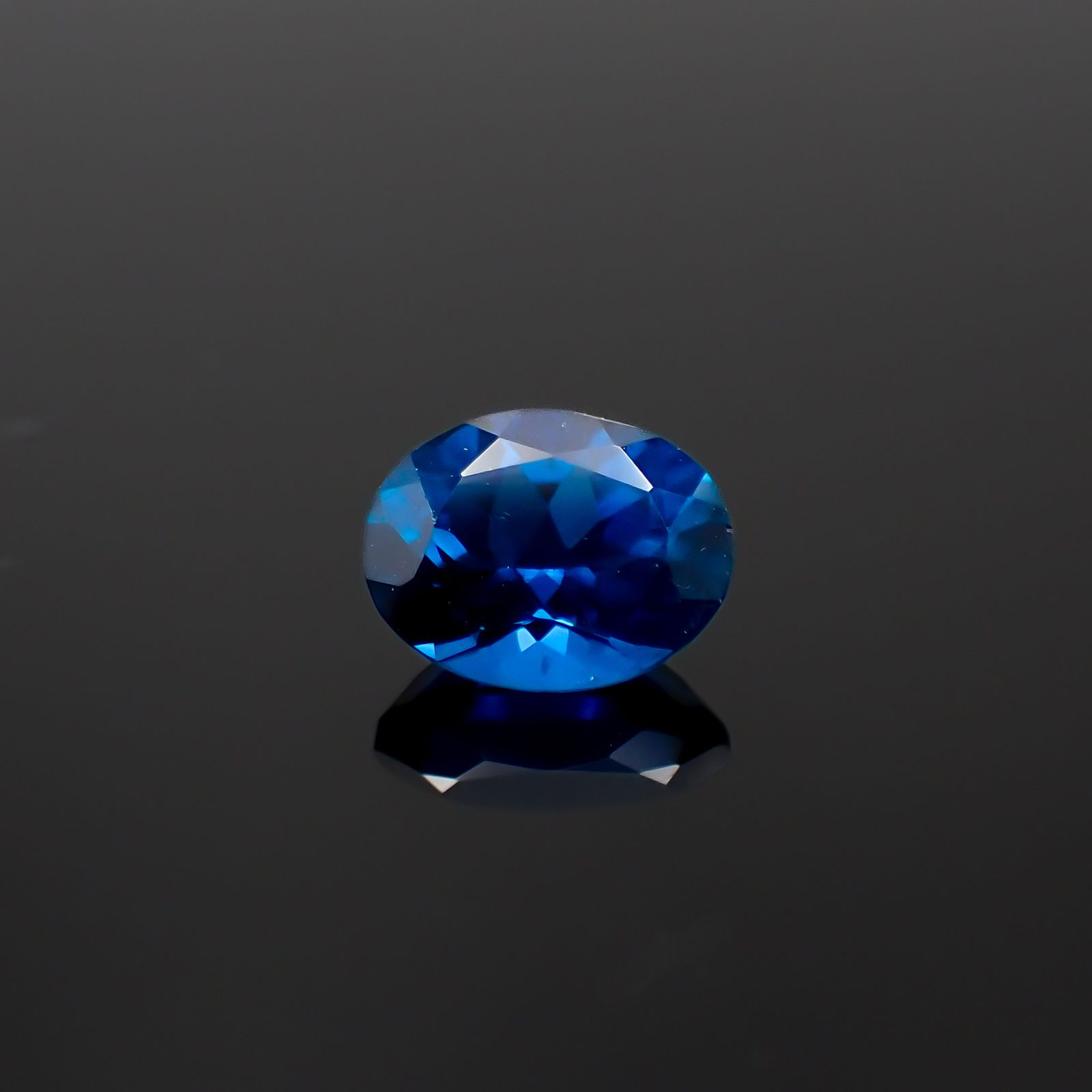 ディープブルーアパタイト  マダガスカル産 1.37ct[230421656]7.8x6.1mm前後