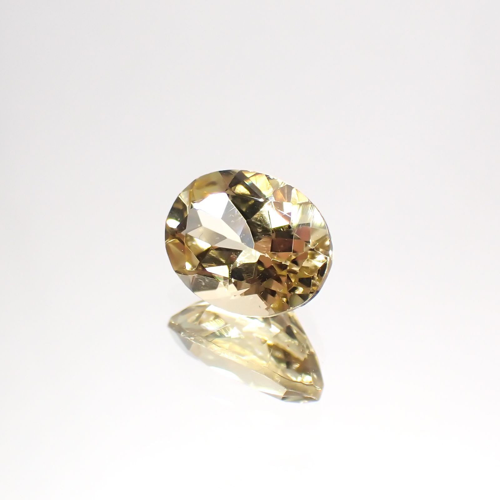 イエローベリル(宝石名イエロー・ベリル)ブラジル産 1.24ct 識別済[220114234]8.1x6.2mm前後