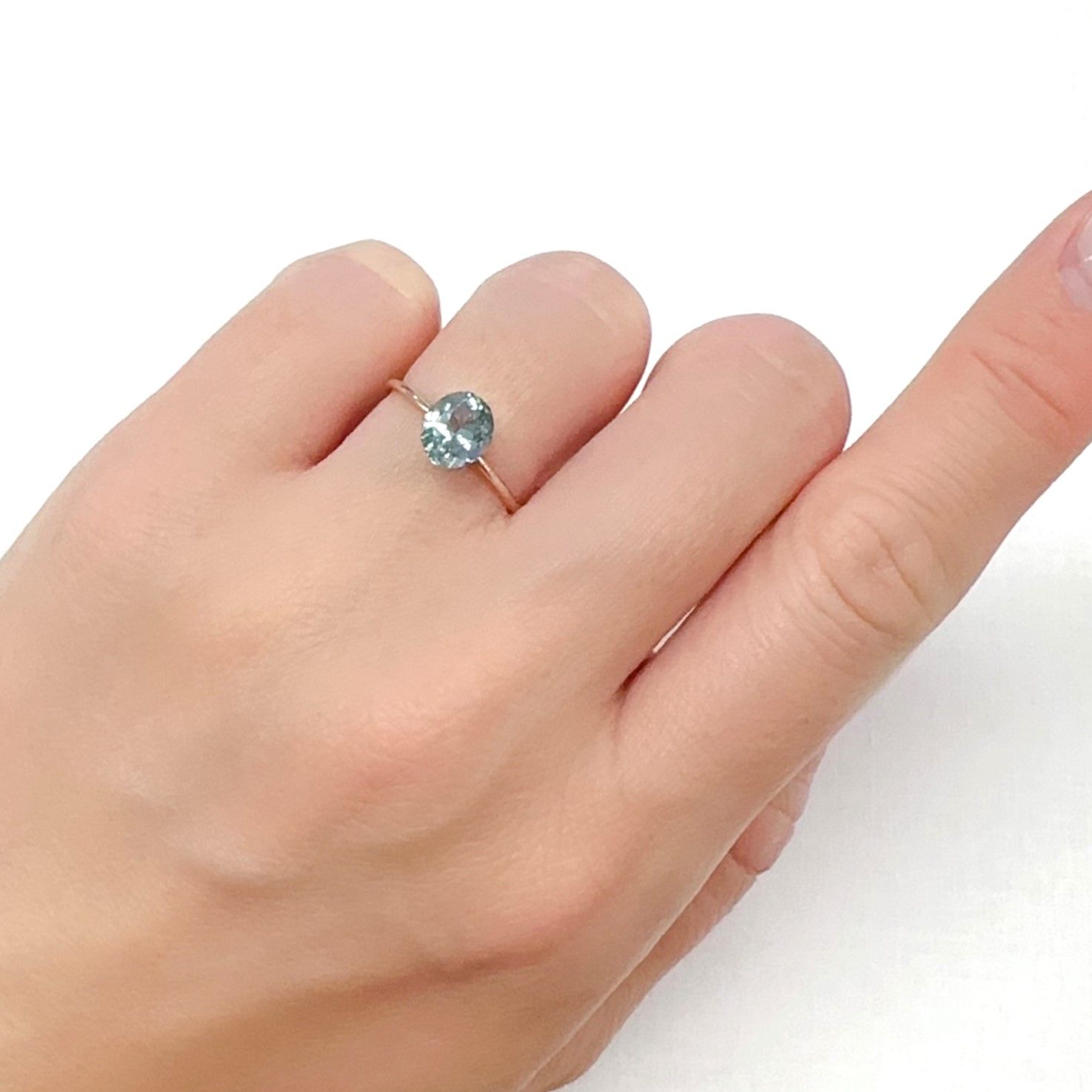 ブルーグリーンコーネルピン タンザニア産 1.15ct[240327011]7.2x6.1mm前後