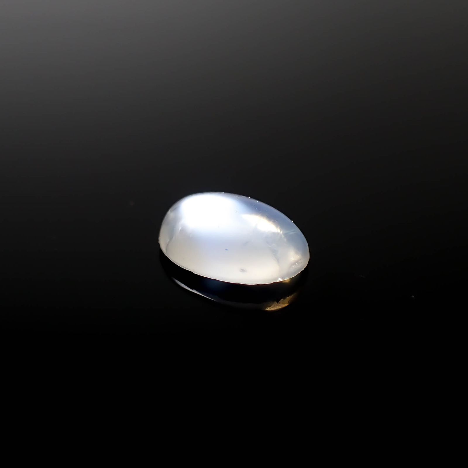 ムーンストーン(宝石名オーソクレース)インド/スリランカ産 0.94ct 識別済[240527719]7.9x5.9mm前後