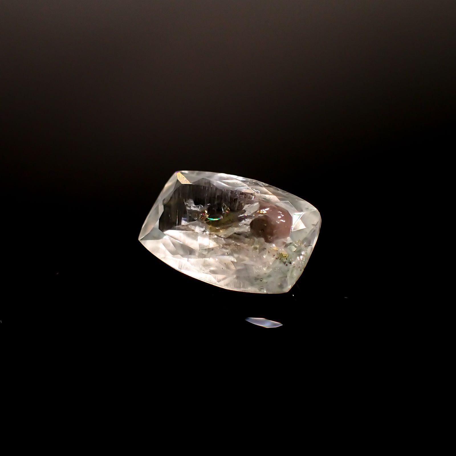 オーロラアクアマリン(宝石名アクアマリン) ブラジル産 3.16ct 識別済[210812716]12.4×8mm前後