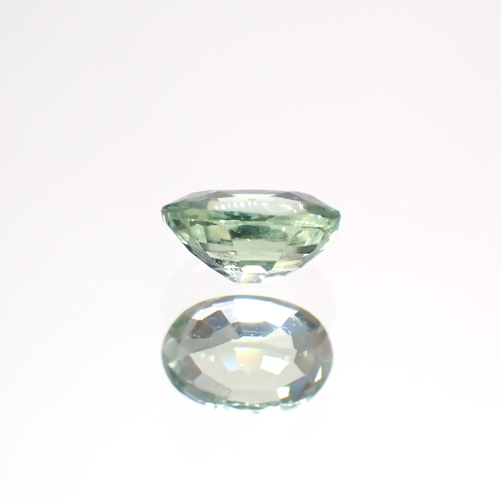 アレキサンドライト(宝石名アレキサンドライト)マダガスカル産 0.34ct 識別済[220114615]4.6x3.2mm前後