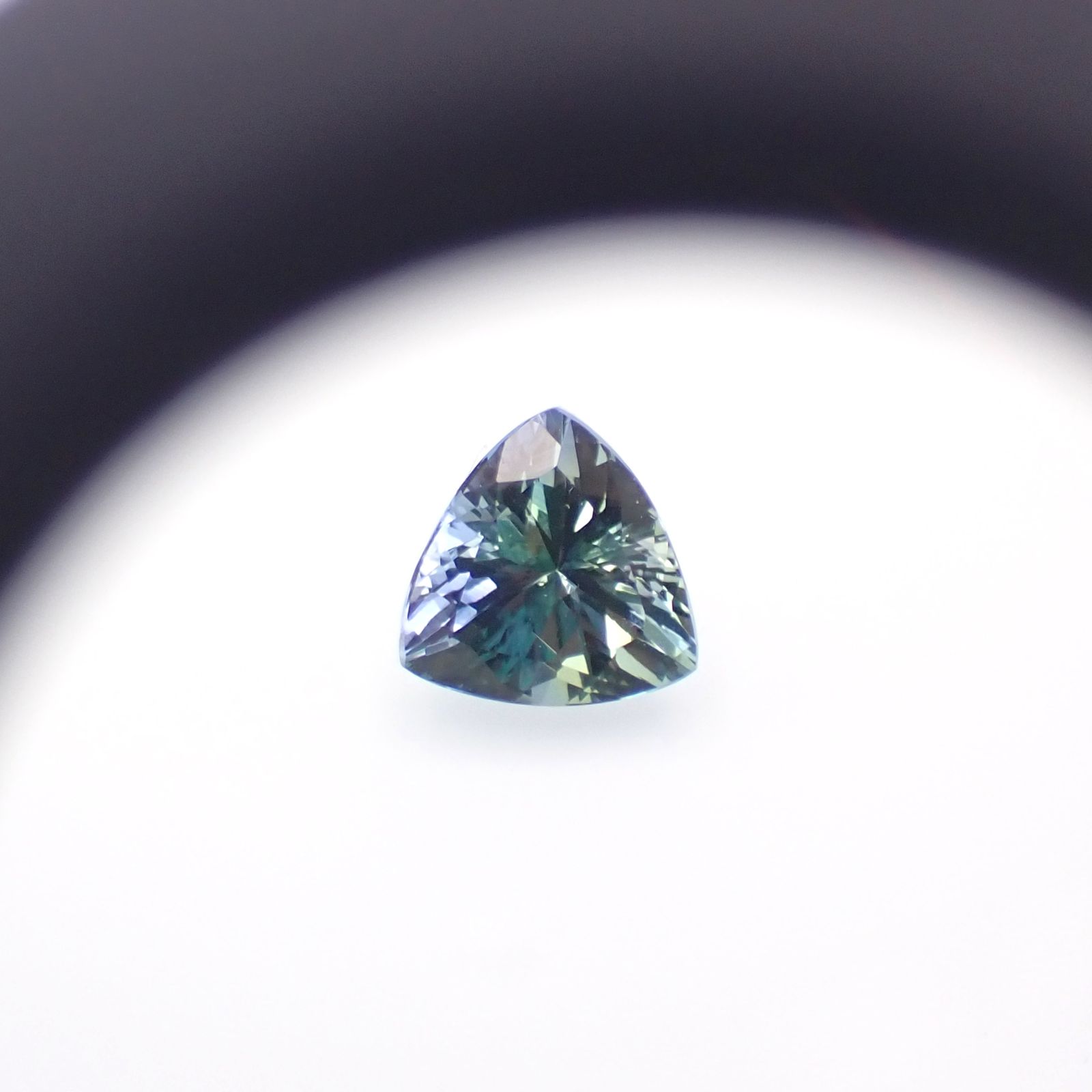 バイカラータンザナイト(宝石名タンザナイト)タンザニア産 1.92ct 識別済[231224809]7.7x7.6mm前後