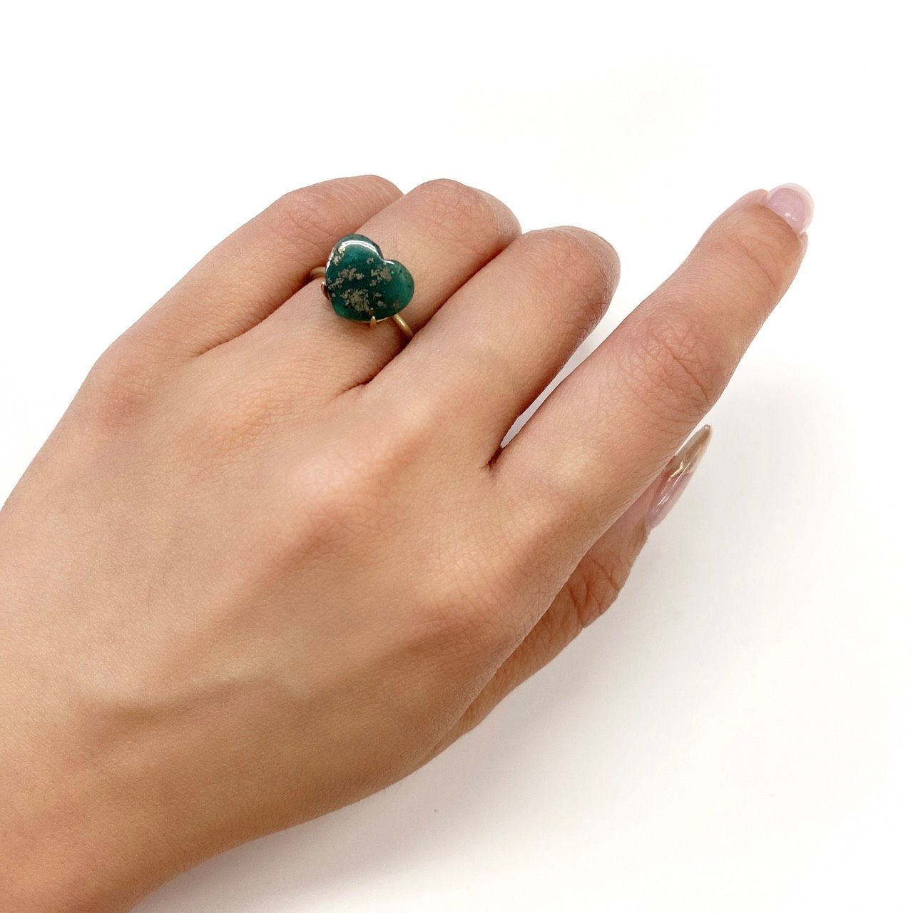 パイライトインエメラルド(宝石名パイライトインエメラルド) コロンビア・チボール鉱山産 2.584ct 彩珠鑑付[250611502]10.3×12mm前後