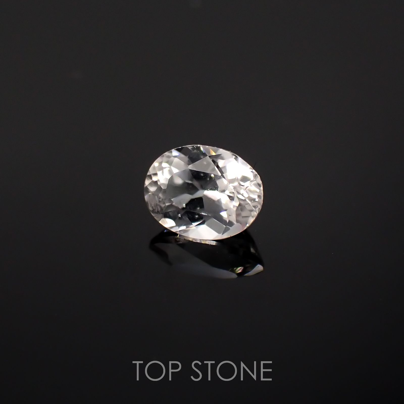 フェナカイト(宝石名フェナカイト)マダガスカル産 0.37ct 識別済[221018421]5.1x3.9mm前後
