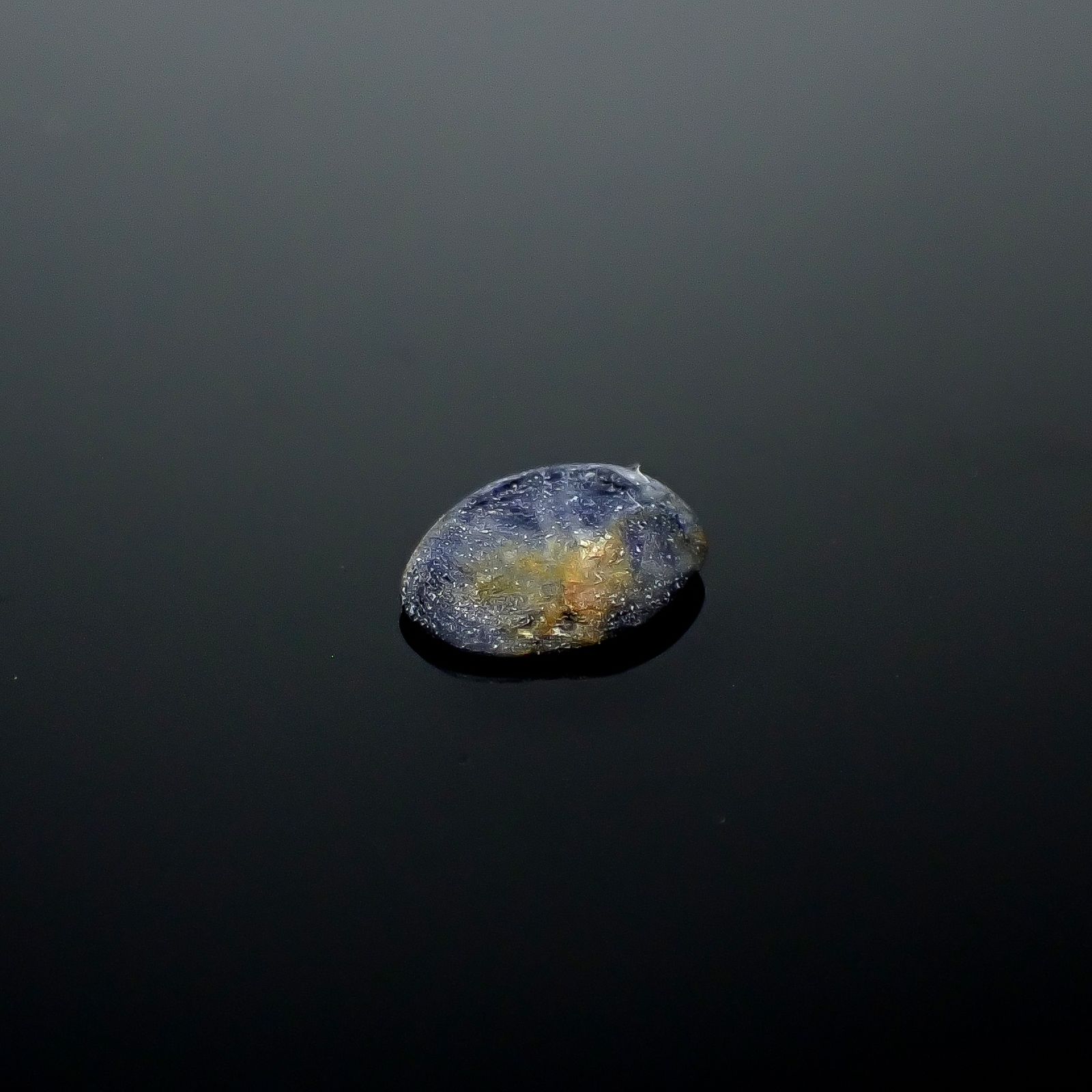 トラピッチェサファイア 原石スライス磨き ビルマ産 0.56ct [250830982]6.5x5.2mm前後