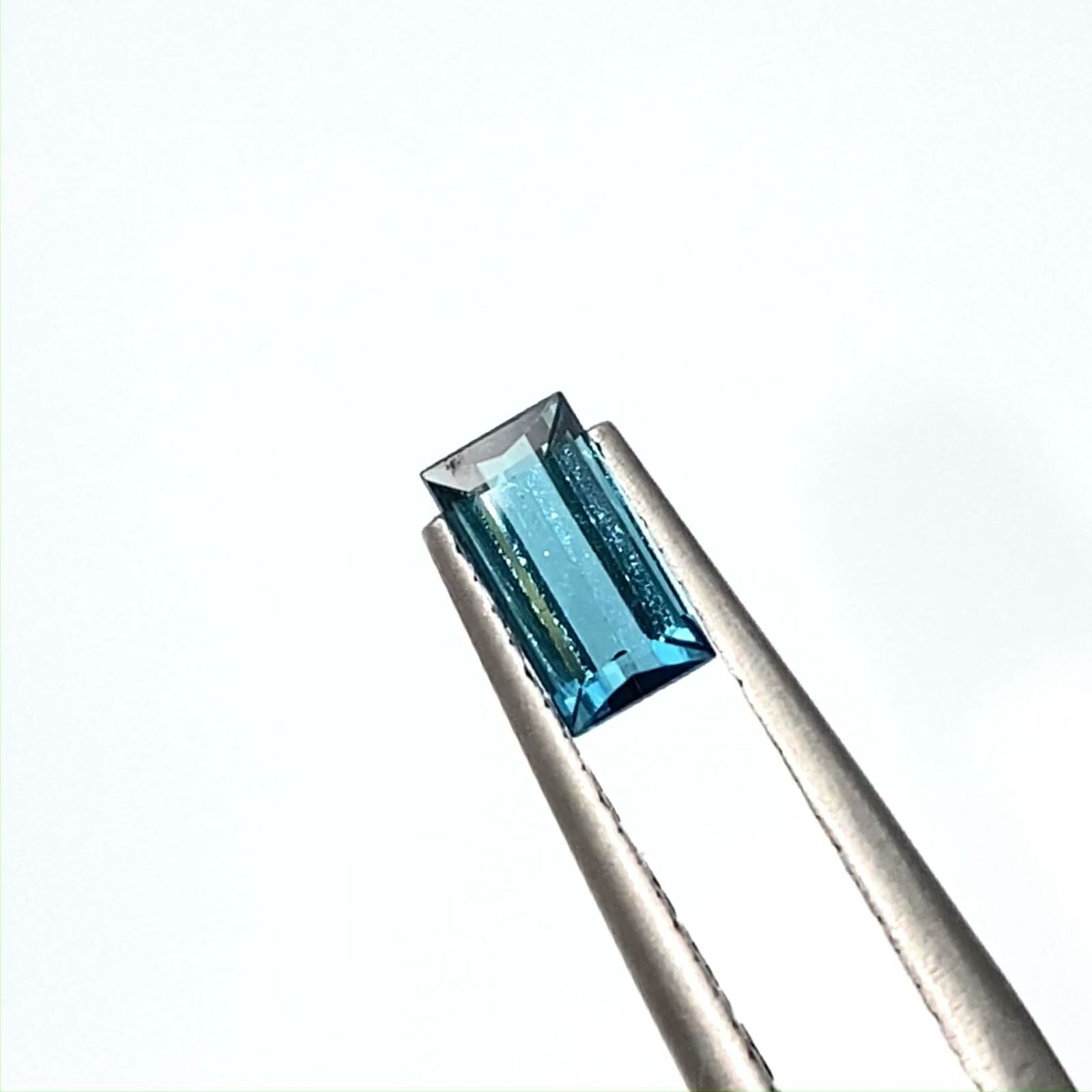 インディゴライト(宝石名トルマリン)アフガニスタン産 0.49ct 識別済