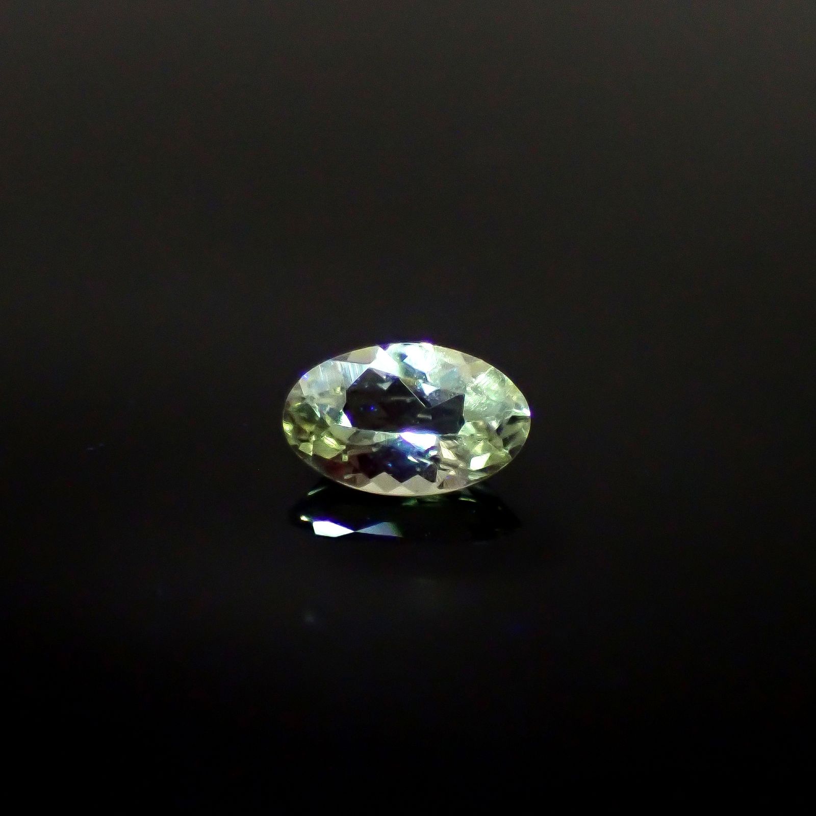 クリソベリルキャッツアイ スリランカ産 0.29ct [250329927]5.1x3.1mm前後