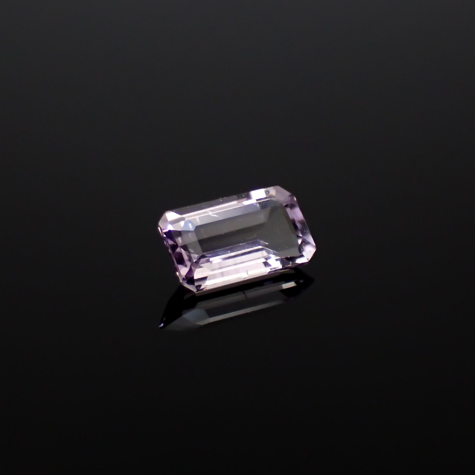 マリアライト フルオレッセンス(宝石名スキャポライト)スリランカ産 0.64ct 識別済[250330046]7.2x4.1mm前後