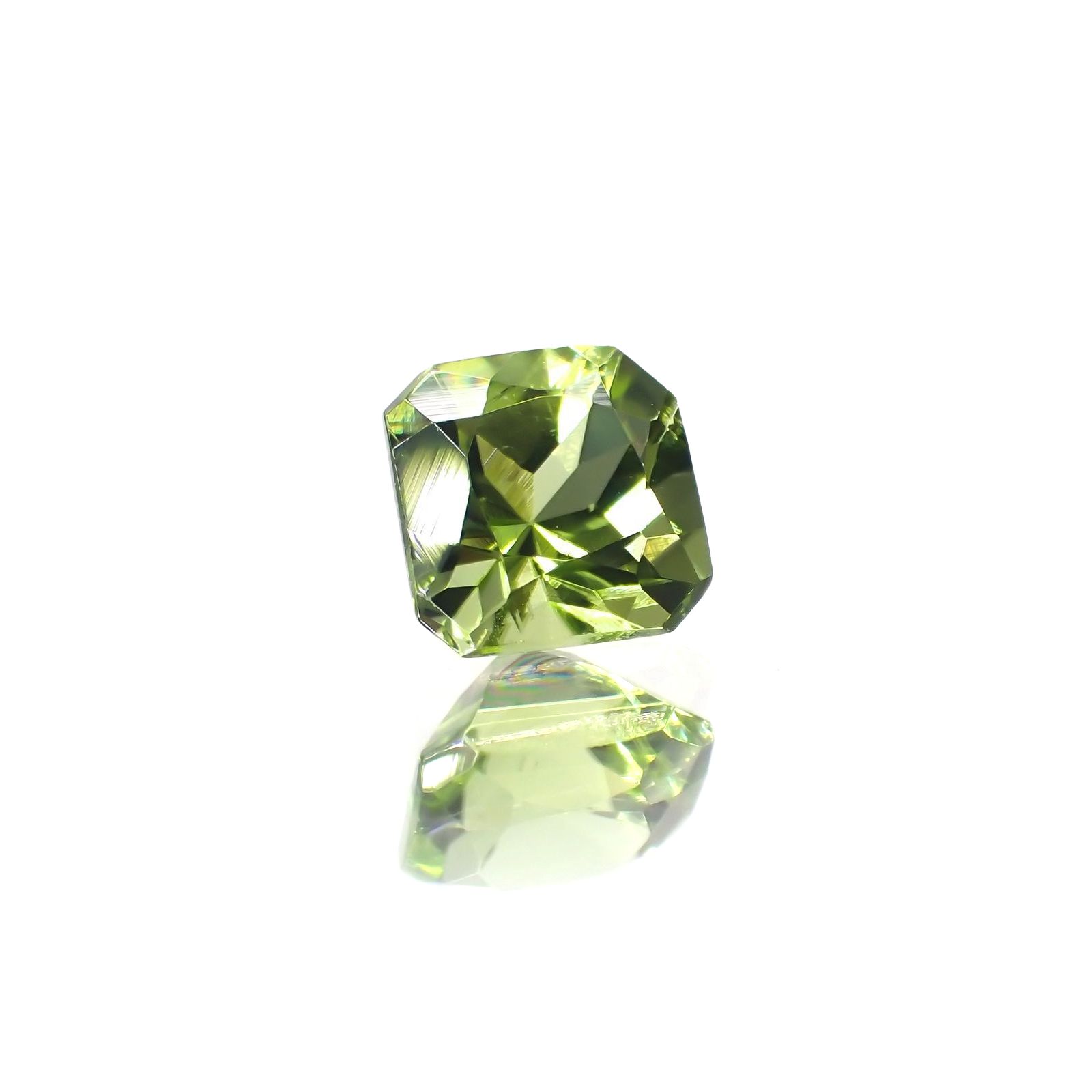 ペリドット(宝石名ペリドット) パキスタン産 識別済 0.75ct / 5x5mm前後 [260713490]