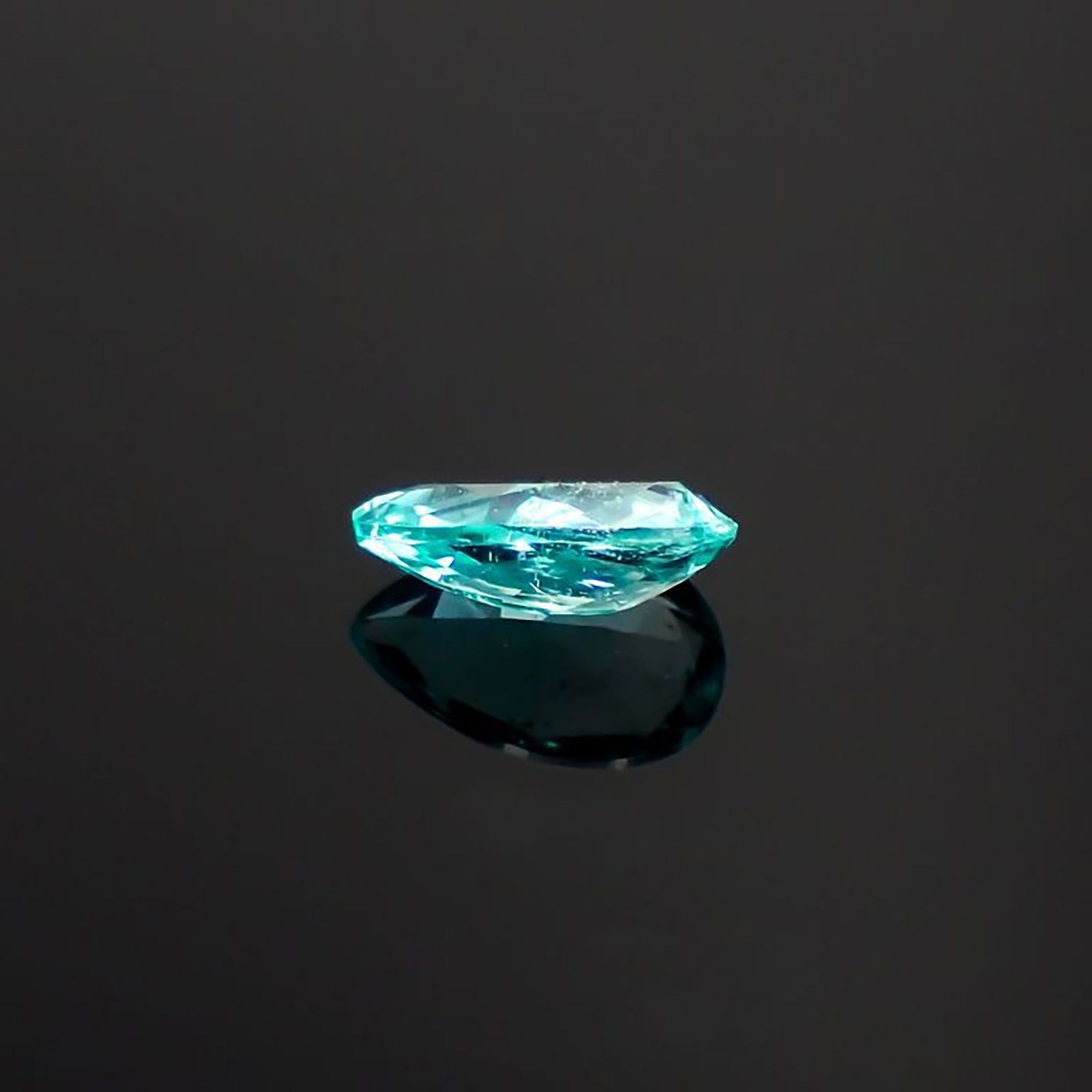 パライバトルマリン(宝石名トルマリン/別名パライバ・トルマリン)ブラジル産 ソ付(宝貴協) 0.150ct / 4.7x2.9mm前後 [260318782]