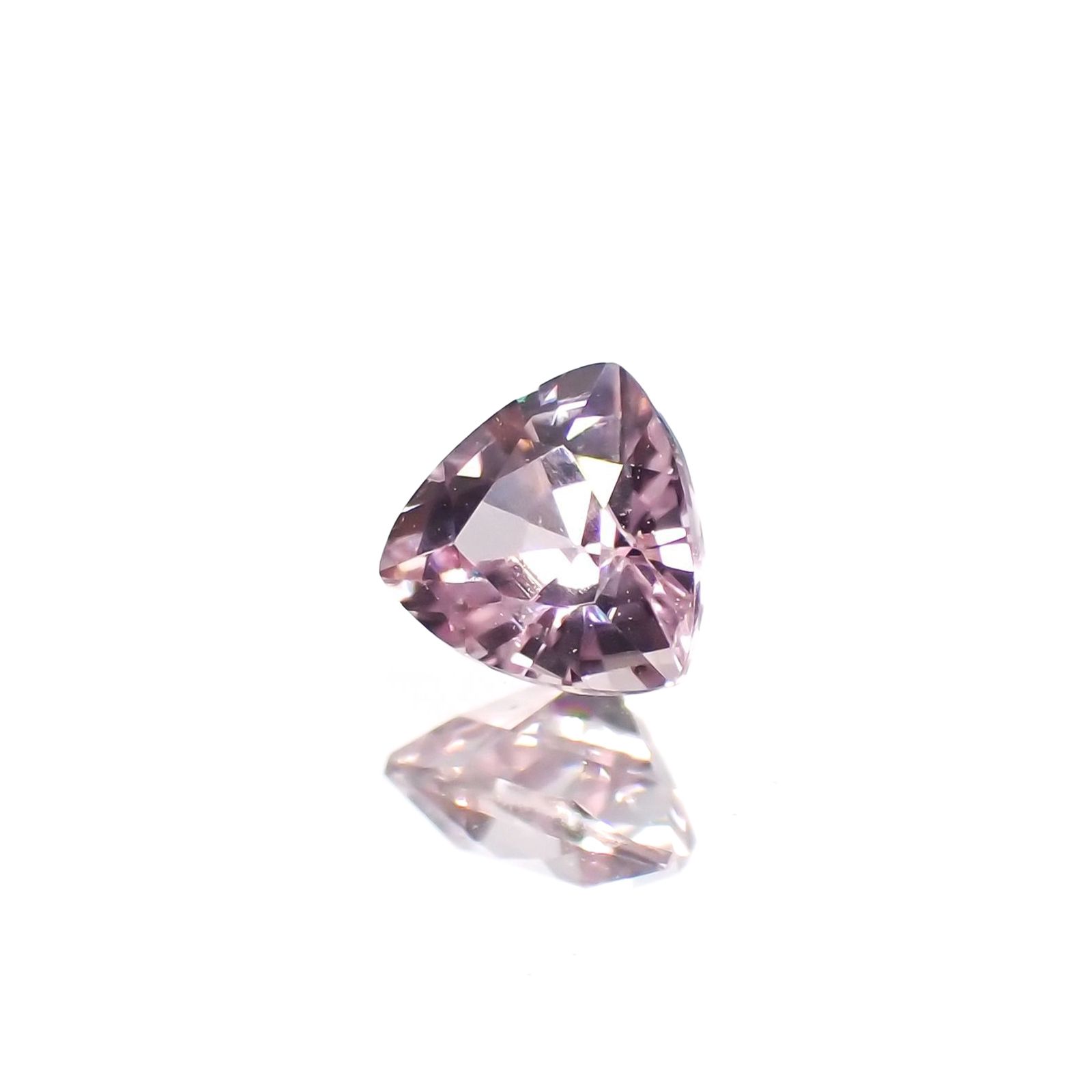 ピンクダイアスポア(宝石名ダイアスポア) アフガニスタン産 識別済 0.37ct / 4.4x4.4mm前後 [210912430]