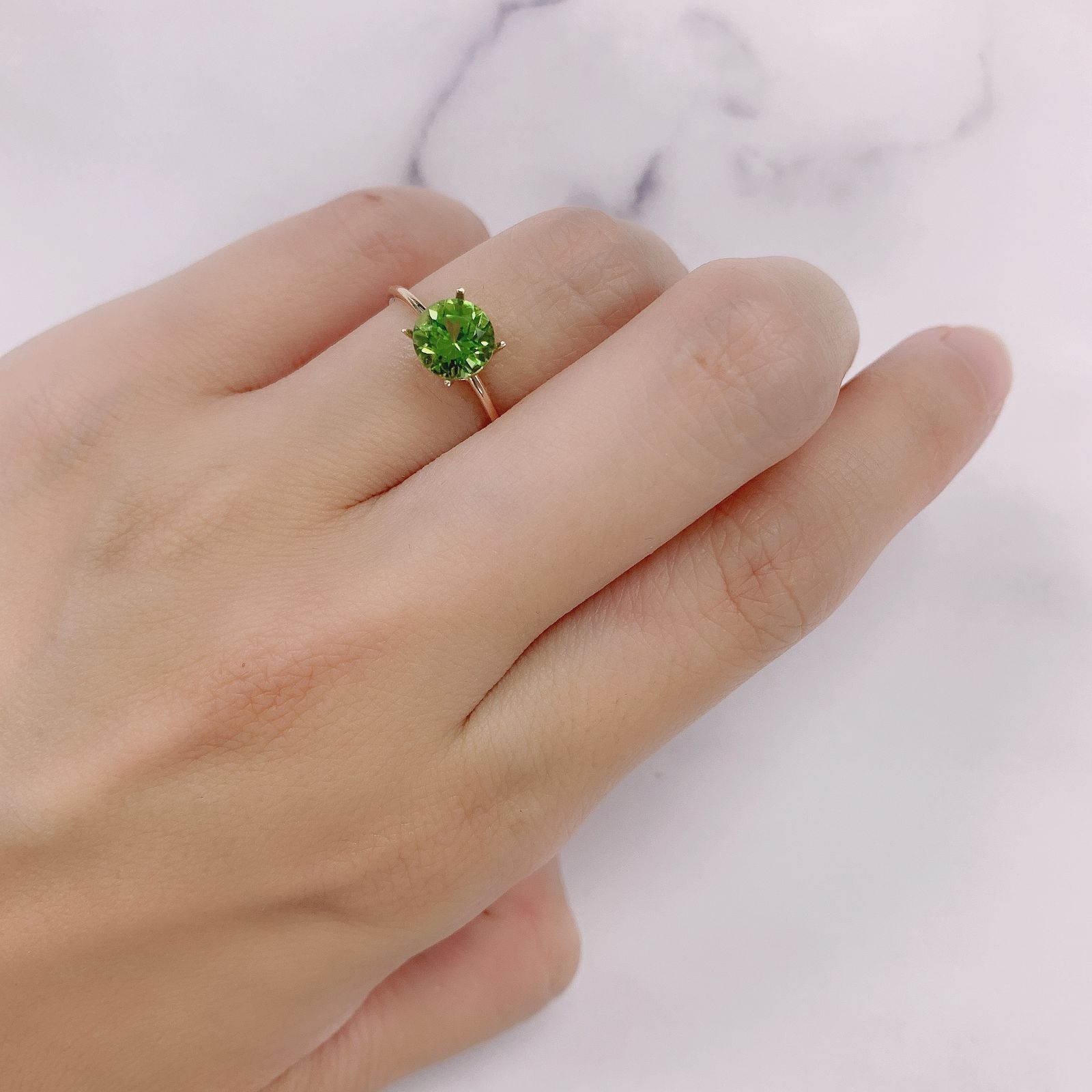 ペリドット(宝石名ペリドット) パキスタン産 1.07ct 識別済 [210913077]6.4×6.4mm前後