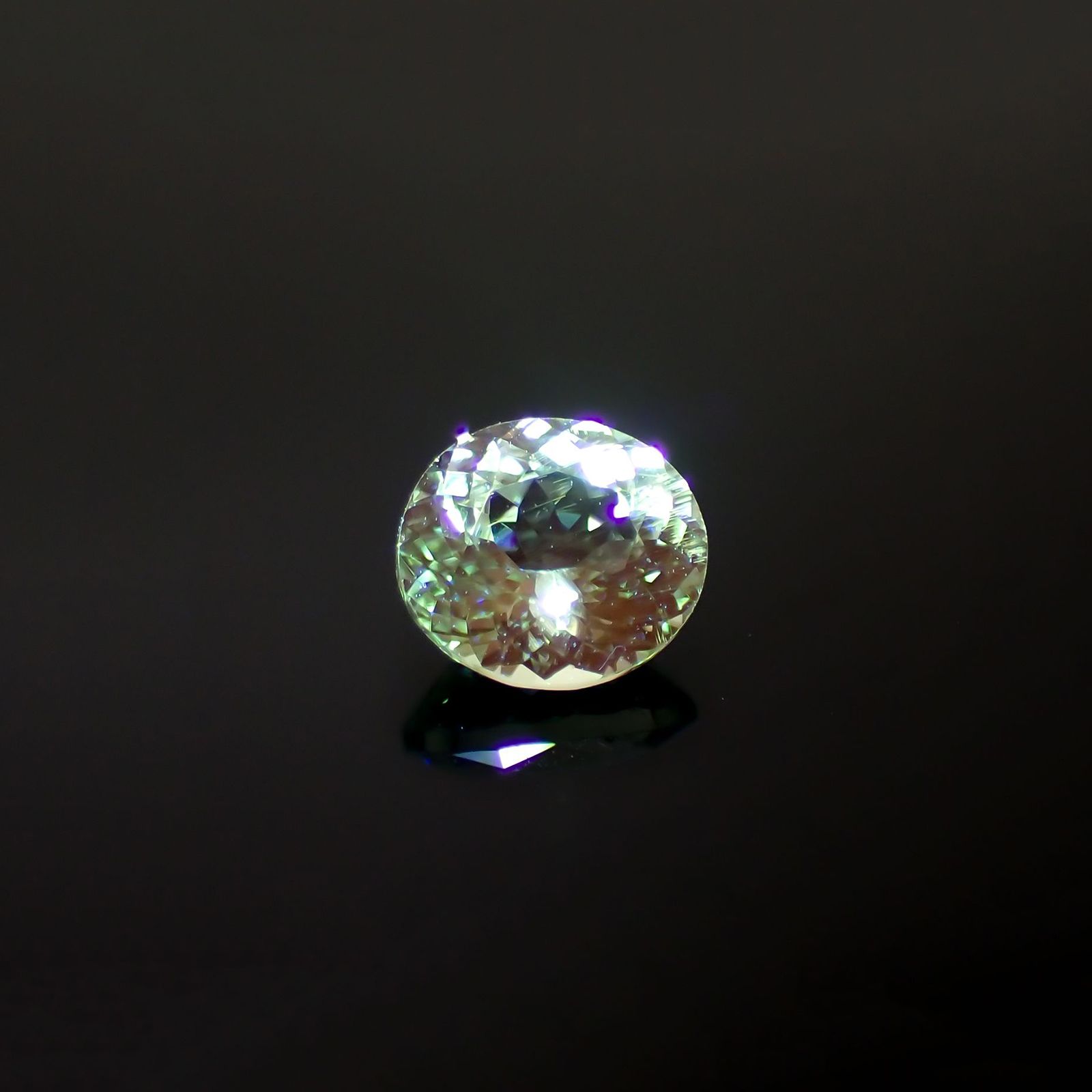 ミントガーネット(宝石名グリーン グロッシュラー・ガーネット)タンザニア産 0.47ct 識別済[221018627]4.9x4.3mm前後