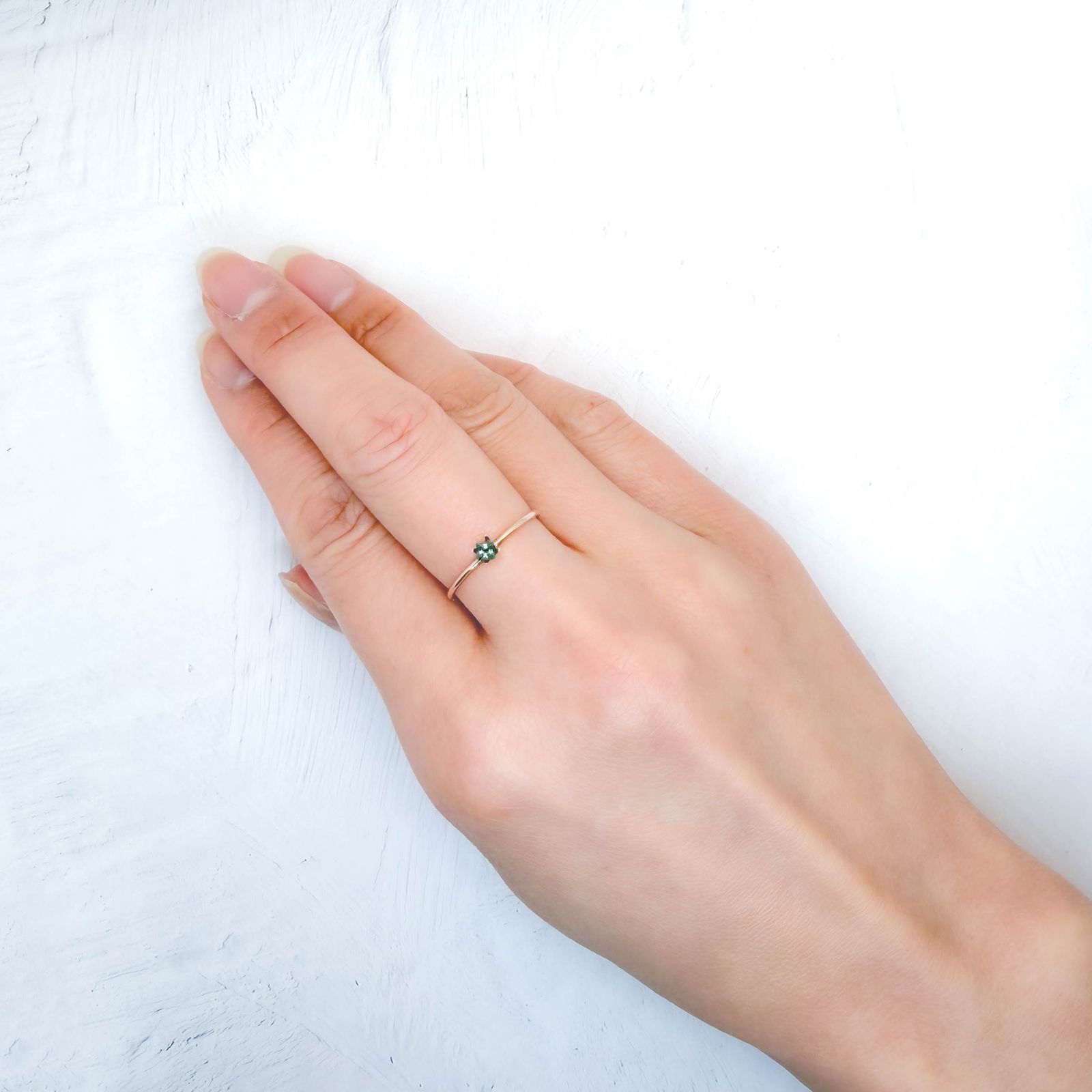 ◇プリンセスカット◇アレキサンドライト ブラジル産 EmeraldMains社製 0.089ct / 2.4x2.4mm前後 [260131568]