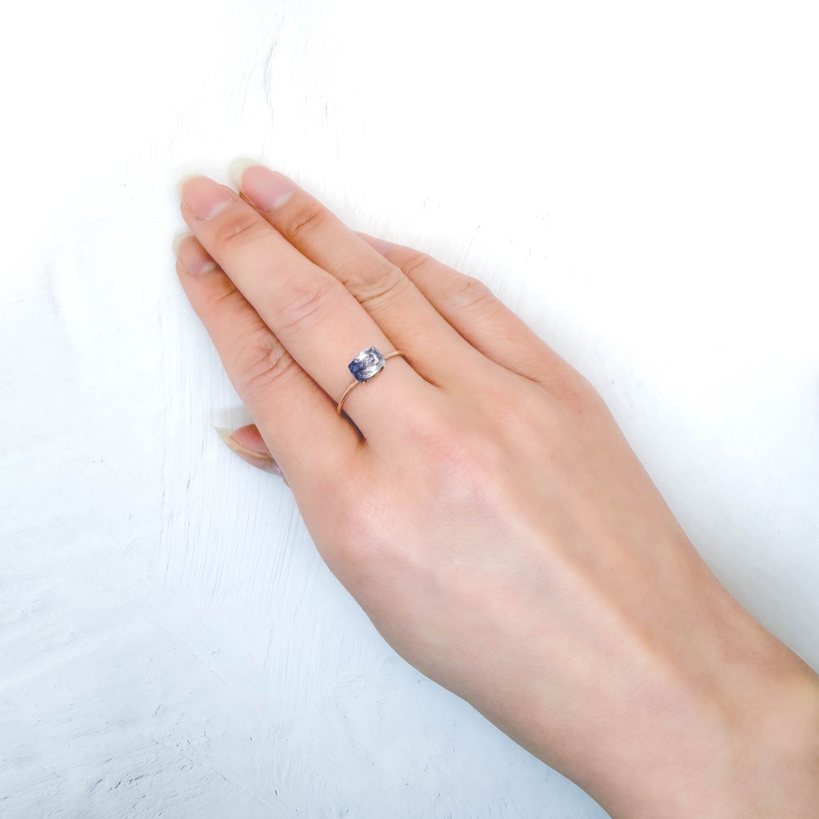 デュモルチェライトインクォーツ ブラジル産 0.86ct / 6.9x5mm前後 [260331852]