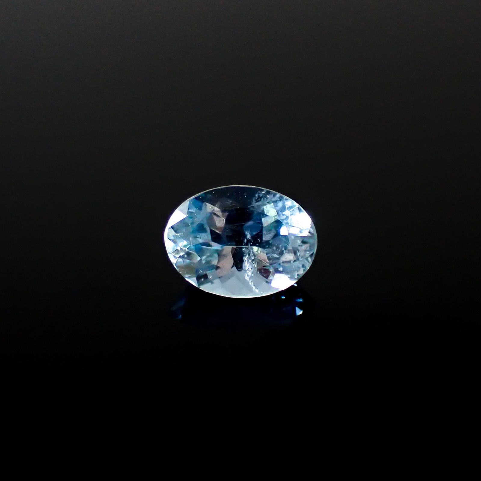 アクアマリン サンタマリアカラー マダガスカル産 0.85ct[240326972]7.4x5.5mm前後