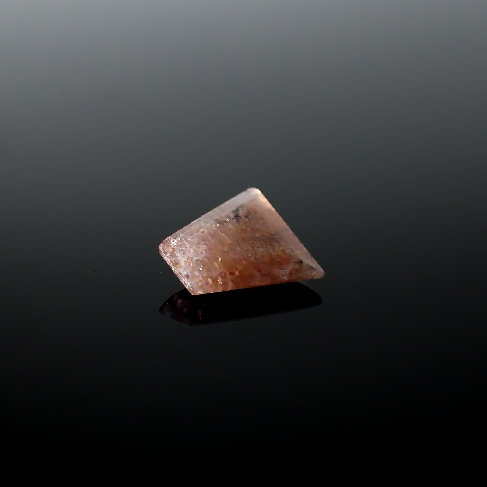 ◇カスタムカット◇ブラッドショットアイオライト インド産 2.63ct[240125391]10.8x10.6mm前後