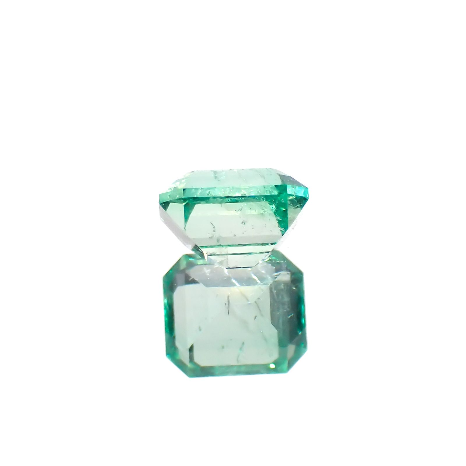 ノンオイル エメラルド ロシア産 0.34ct[230421686]4.4x3.8mm前後