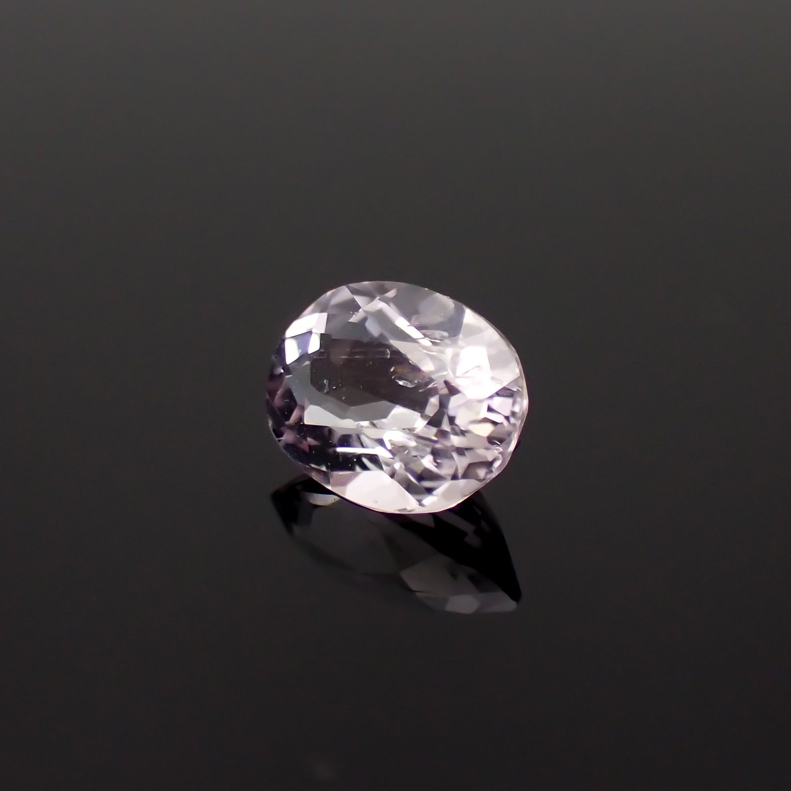 マリアライト フルオレッセンス(宝石名スキャポライト)スリランカ産 0.65ct 識別済[230421675]6.5x5mm前後