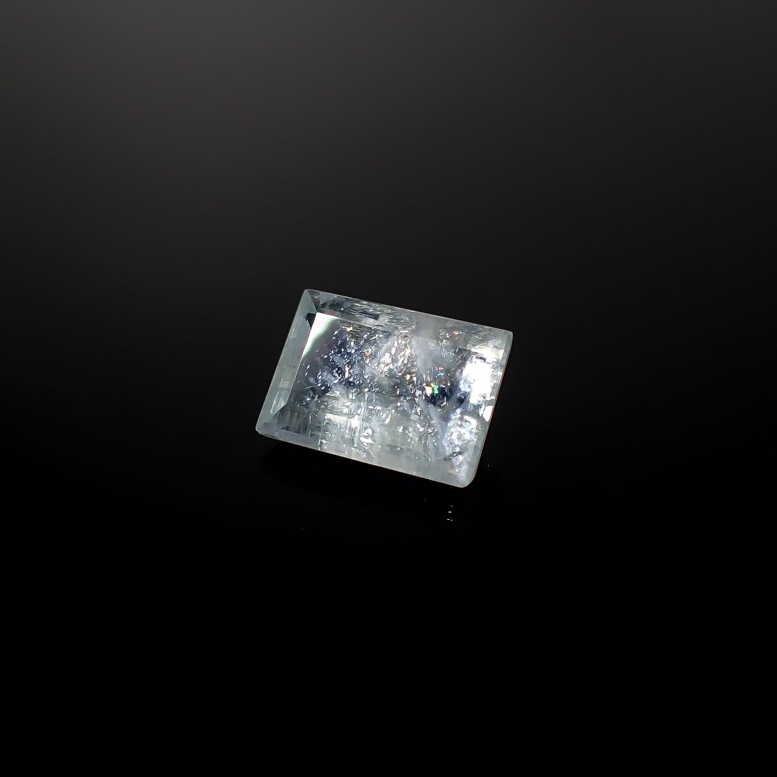 イリデッセンスアクアマリン ブラジル産 4.21ct [250730701]12.2x8.5mm前後