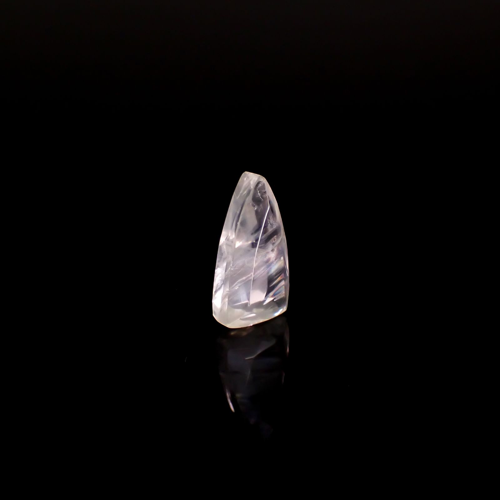 ◇リバーシブル◇マラウイムーンストーン マラウイ共和国産 3.52ct / 14x7.3mm前後 [260331819]