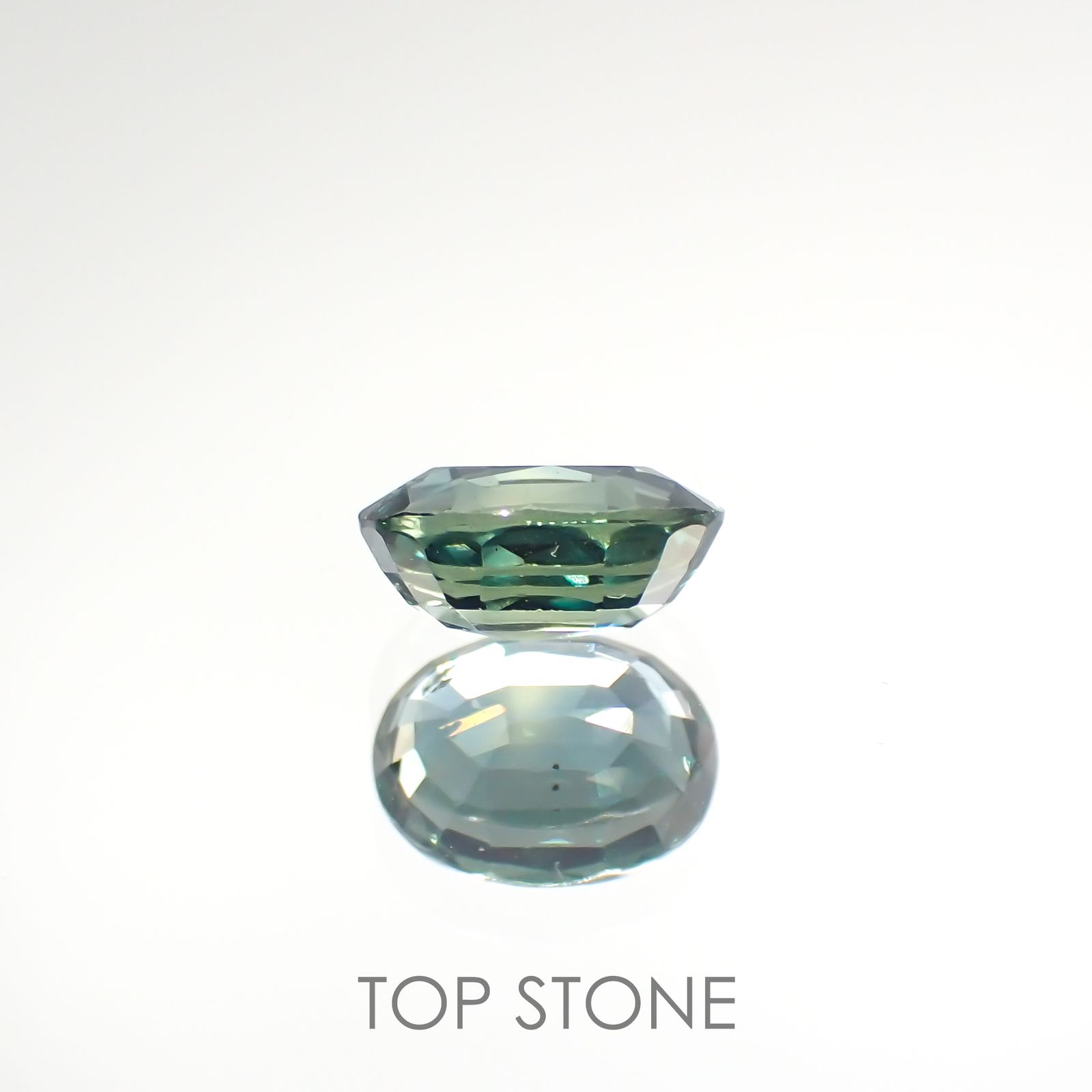 バイカラーサファイア(宝石名サファイア) マダガスカル/スリランカ産 1.768ct ソ付(彩珠)[210812473]7.8×6mm前後