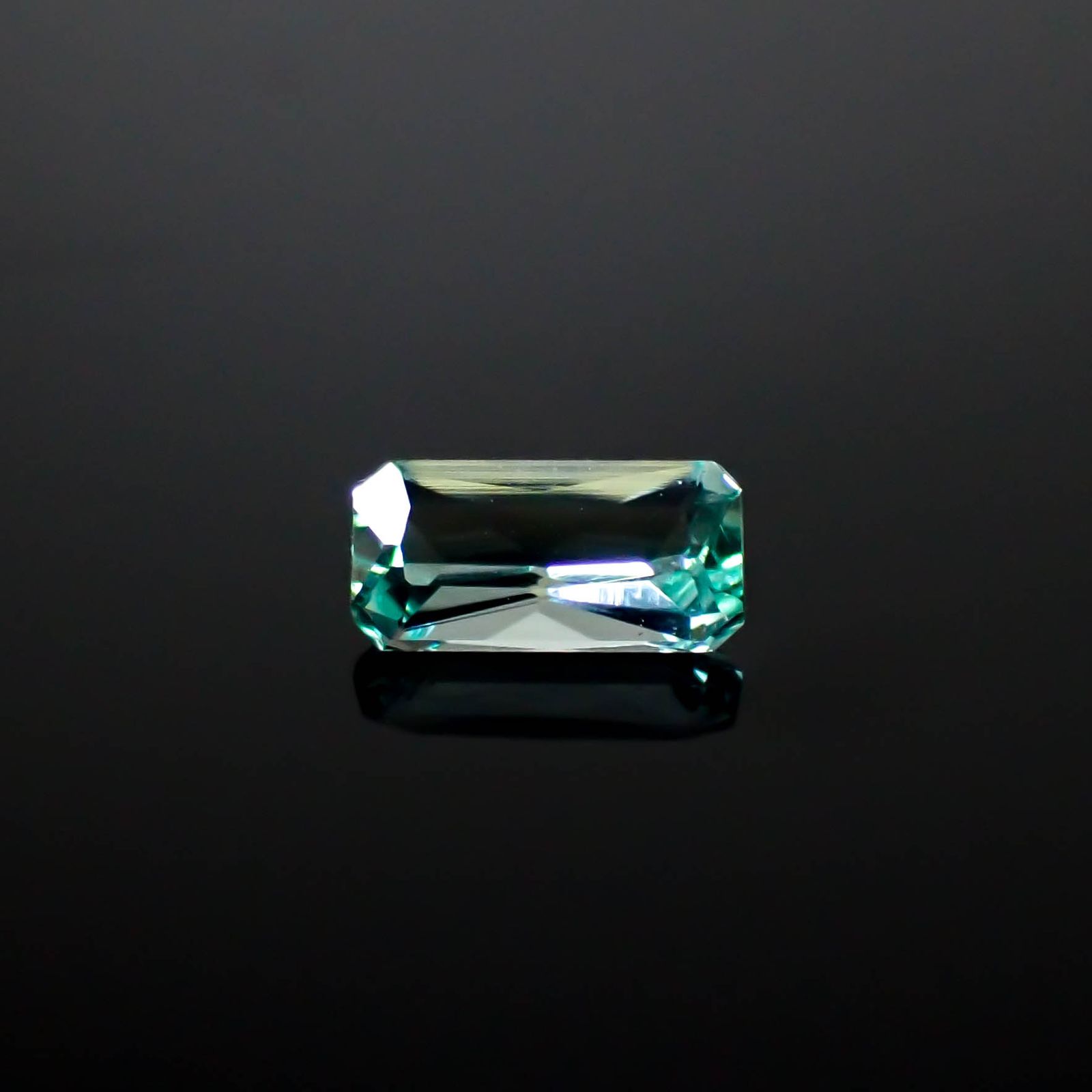 ミントベリル ナイジェリア産 0.45ct [250430196]6.9x3.4mm前後