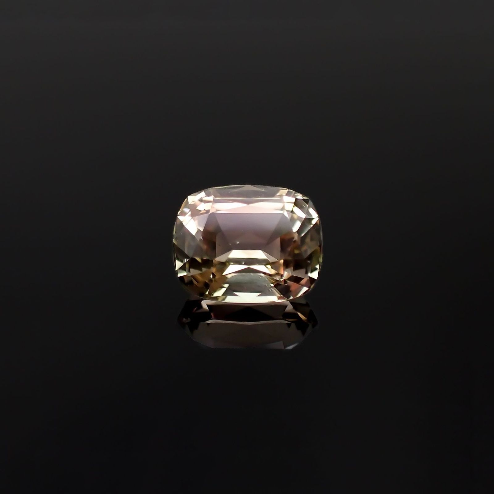 バイカラートルマリン(宝石名トルマリン)ルワンダ産 1.74ct 識別済[221119007]7.8x6.4mm前後