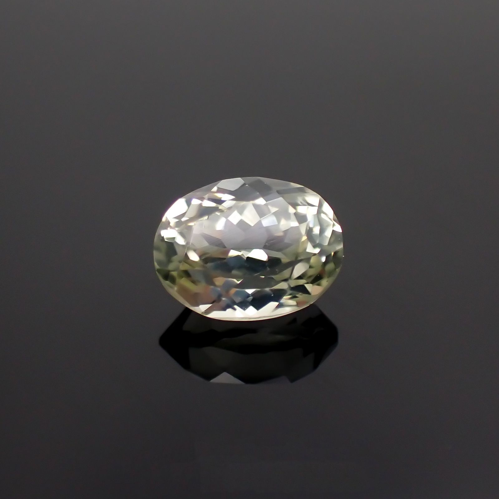 シリマナイト(宝石名シリマナイト)インド産 1.84ct 識別済[221018462]8.1x6.2mm前後
